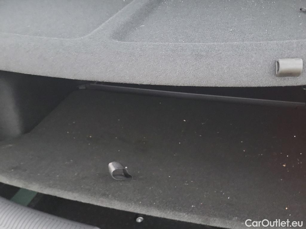  Land Rover  Discovery MG ZS Hybrid+ / 2024 / 5P / todoterreno Standard #7