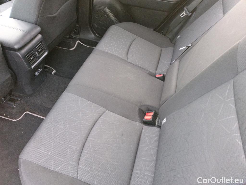  Toyota  RAV4 TOYOTA  / 2018 / 5P / todoterreno 2.5l 220H Advance #11