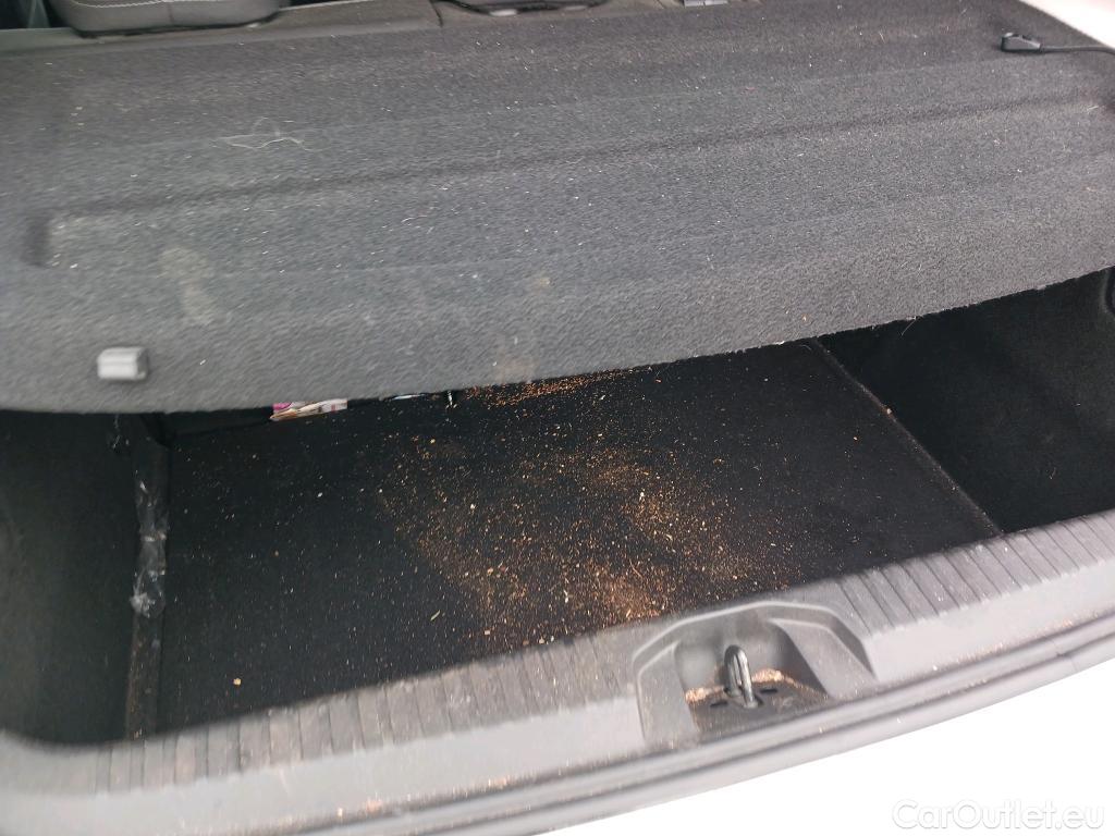  Renault  Clio RENAULT  / 2019 / 5P / berlina con portón Business Blue dCi 63 kW (85CV) #17