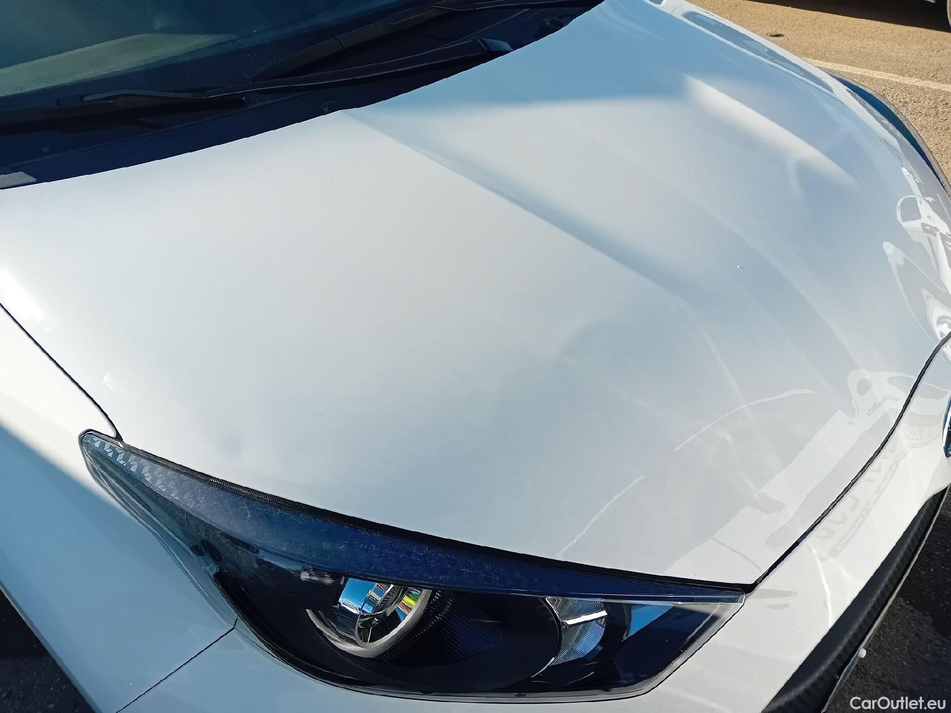  Toyota  Yaris TOYOTA  / 2020 / 5P / berlina con portón 1.5 120H Business Plus #2