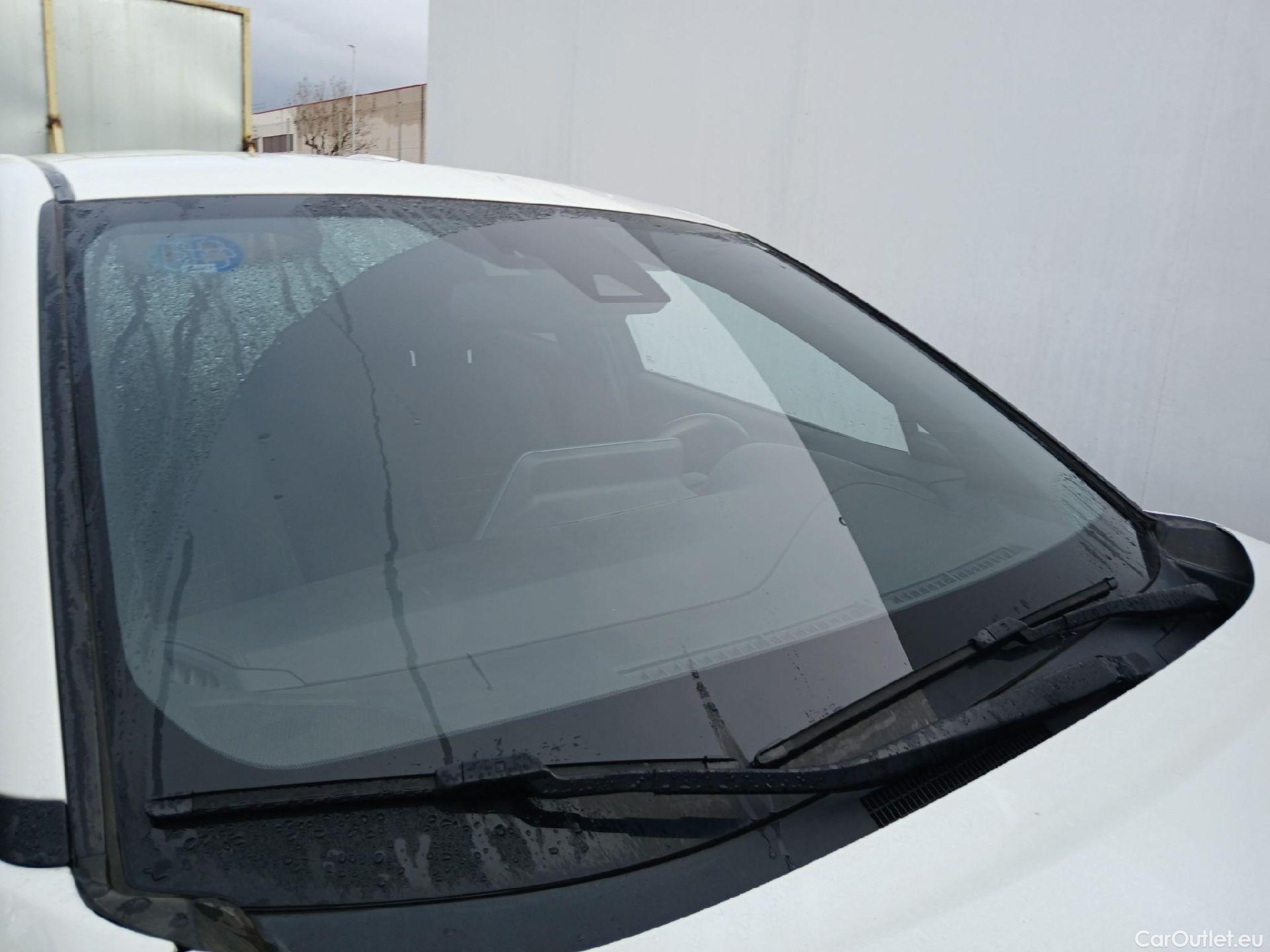  Toyota  C-HR TOYOTA  / 2019 / 5P / todoterreno 2.0 180H Advance #3