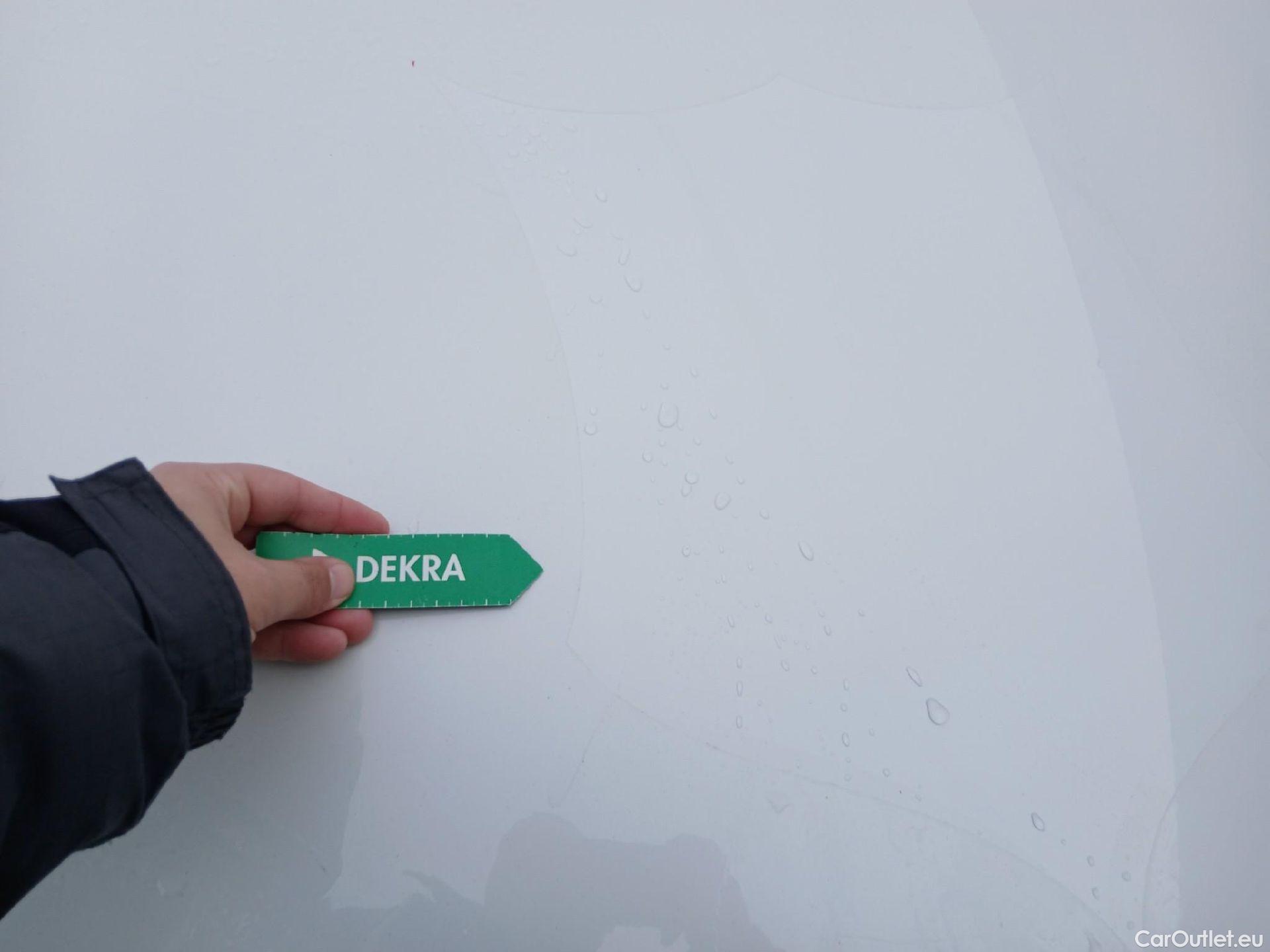  Toyota  C-HR TOYOTA  / 2019 / 5P / todoterreno 2.0 180H Advance #4