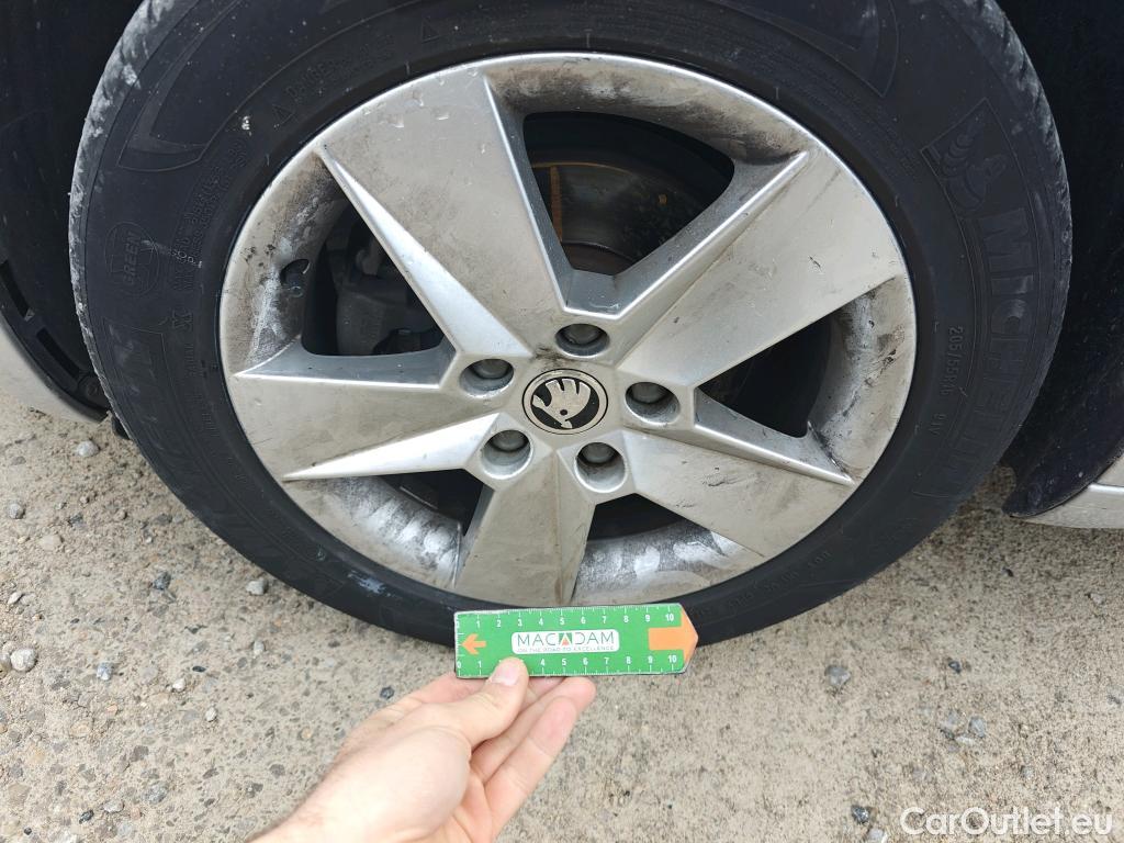  Skoda  Octavia SKODA  / 2016 / 5P / berlina con portón 1.6 TDI 85KW (115CV) Active #63