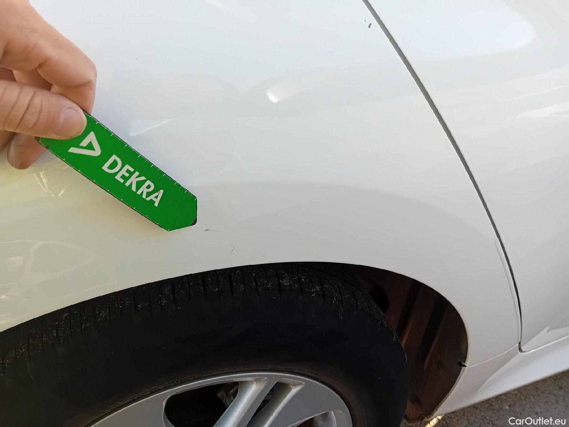  Toyota  Yaris TOYOTA  / 2020 / 5P / berlina con portón 1.5 120H Business Plus #14