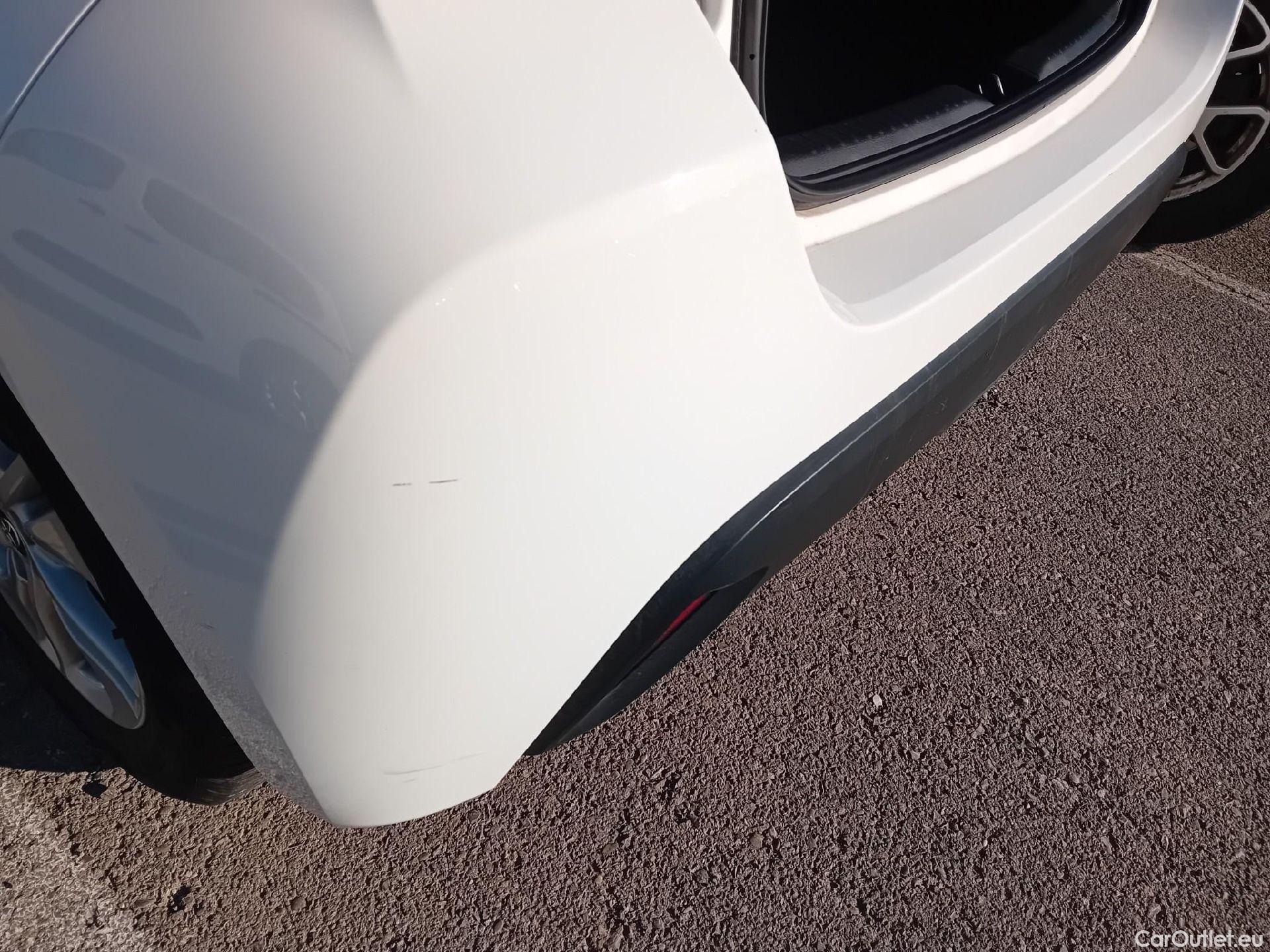  Toyota  Yaris TOYOTA  / 2020 / 5P / berlina con portón 1.5 120H Business Plus #10