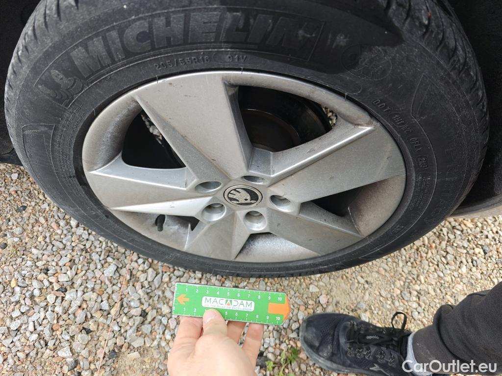  Skoda  Octavia SKODA  / 2016 / 5P / berlina con portón 1.6 TDI 85KW (115CV) Active #52