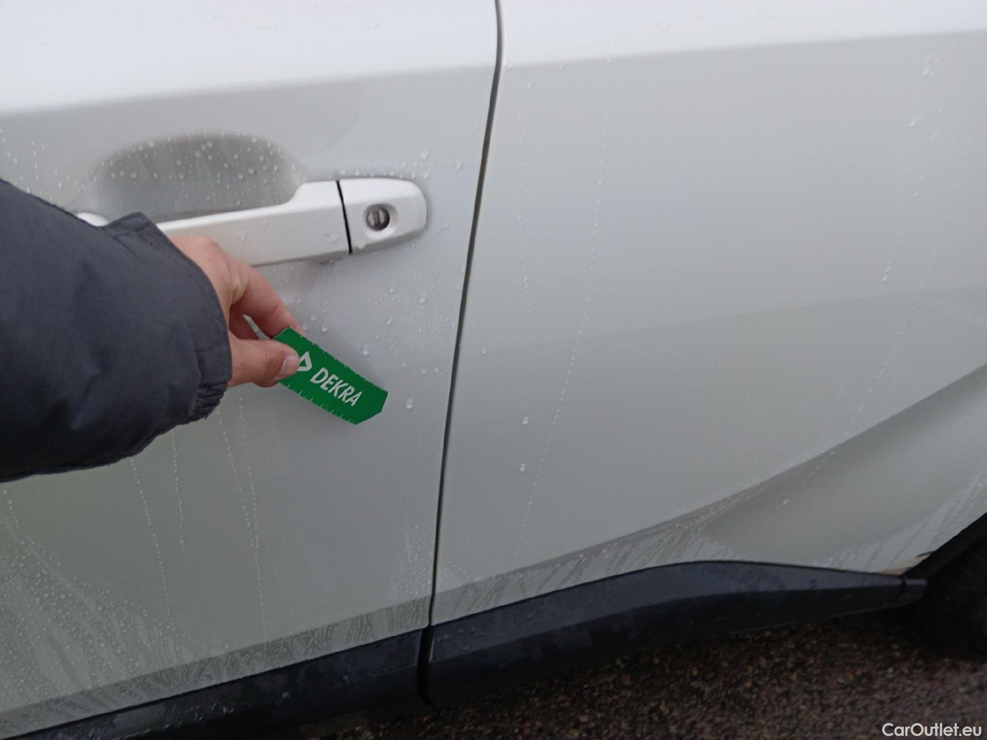  Toyota  C-HR TOYOTA  / 2019 / 5P / todoterreno 2.0 180H Advance #16