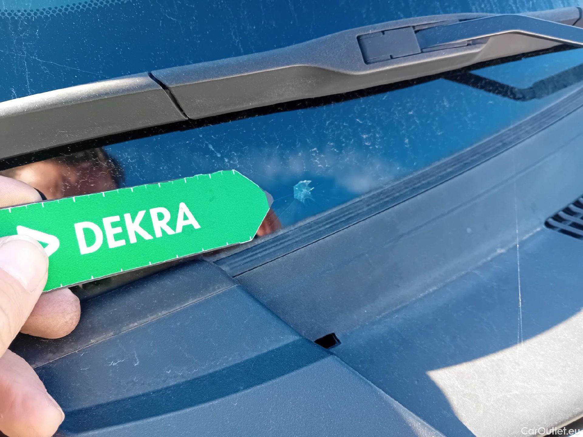  Toyota  Yaris TOYOTA  / 2020 / 5P / berlina con portón 1.5 120H Business Plus #16