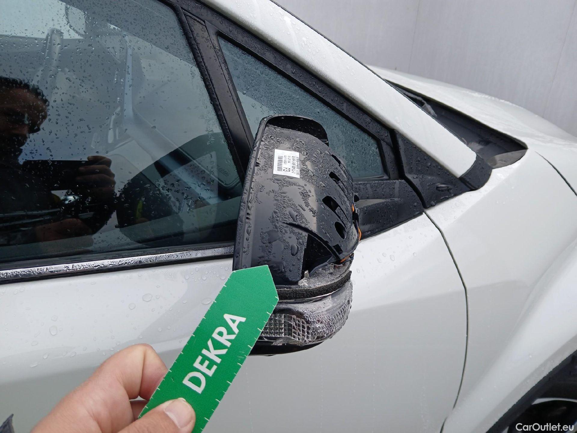  Toyota  C-HR TOYOTA  / 2019 / 5P / todoterreno 2.0 180H Advance #49