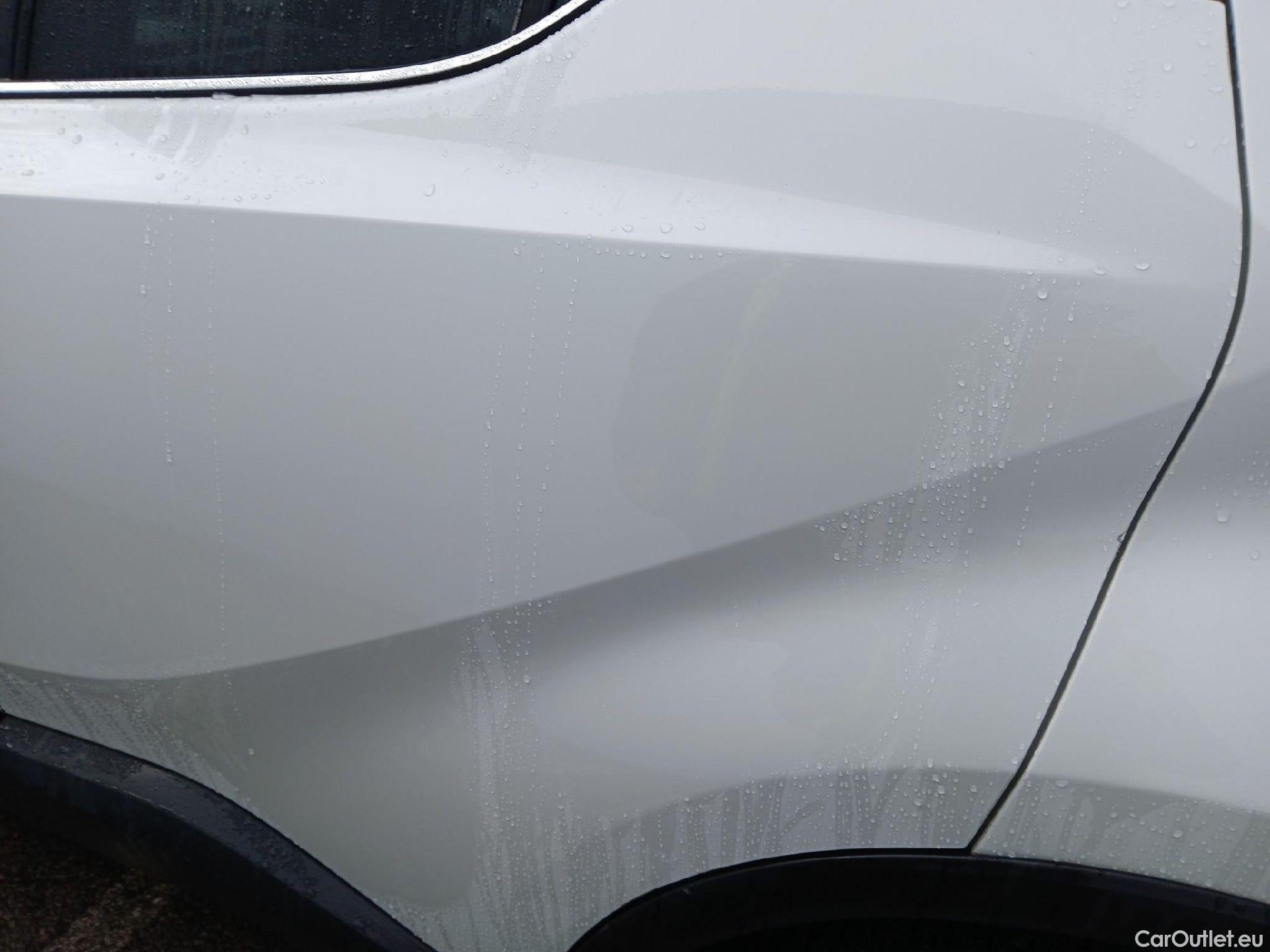  Toyota  C-HR TOYOTA  / 2019 / 5P / todoterreno 2.0 180H Advance #19