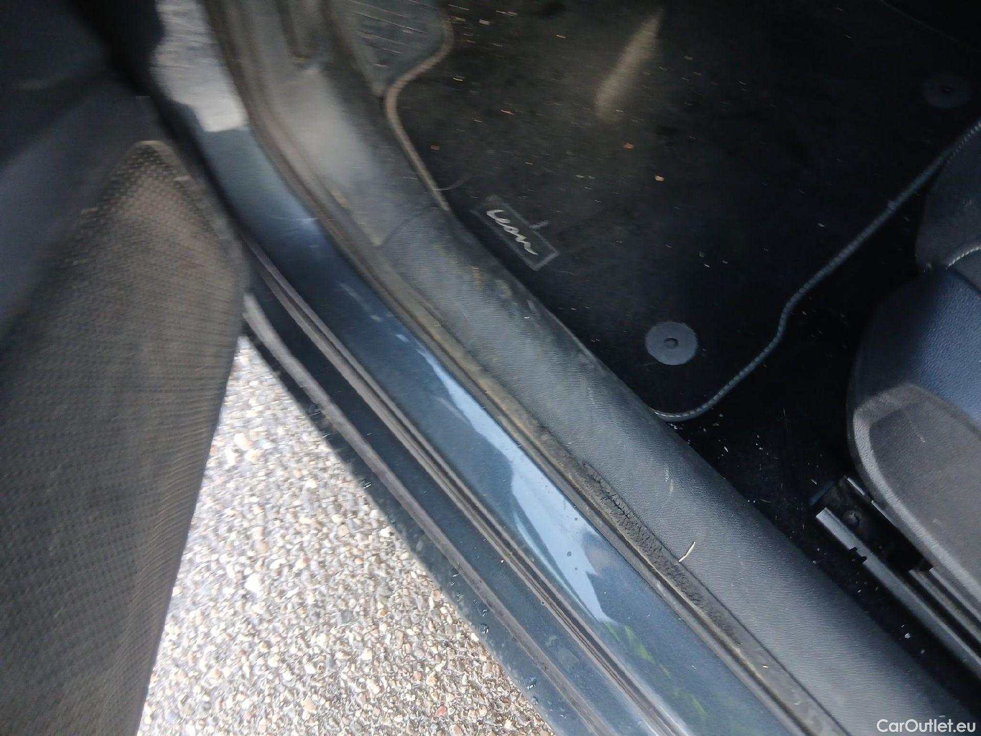  Land Rover  Discovery SEAT Nuevo León / 2020 / 5P / berlina con portón 2.0 TDI 85kW S&S Style Go (AC4) #40