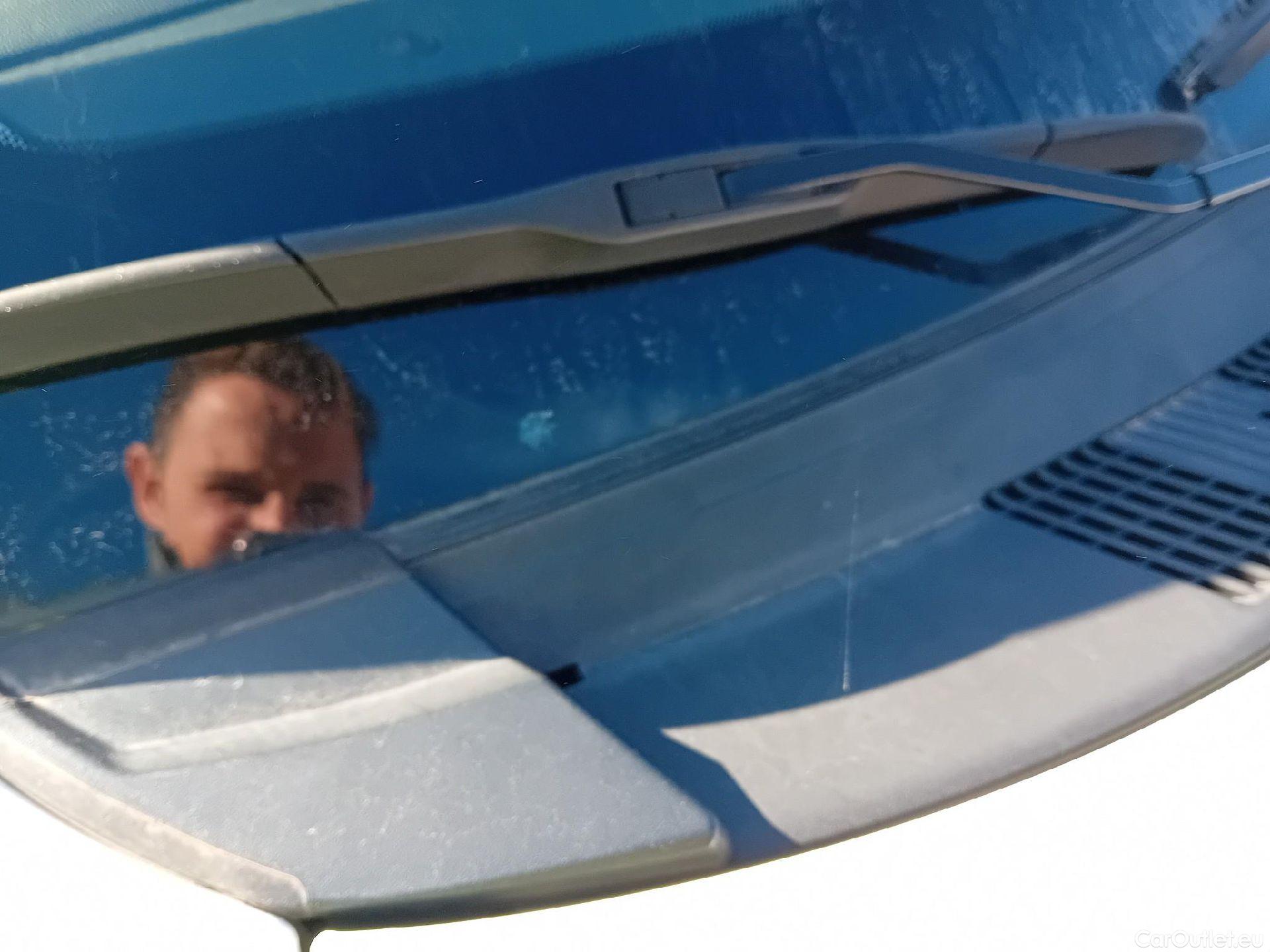  Toyota  Yaris TOYOTA  / 2020 / 5P / berlina con portón 1.5 120H Business Plus #15