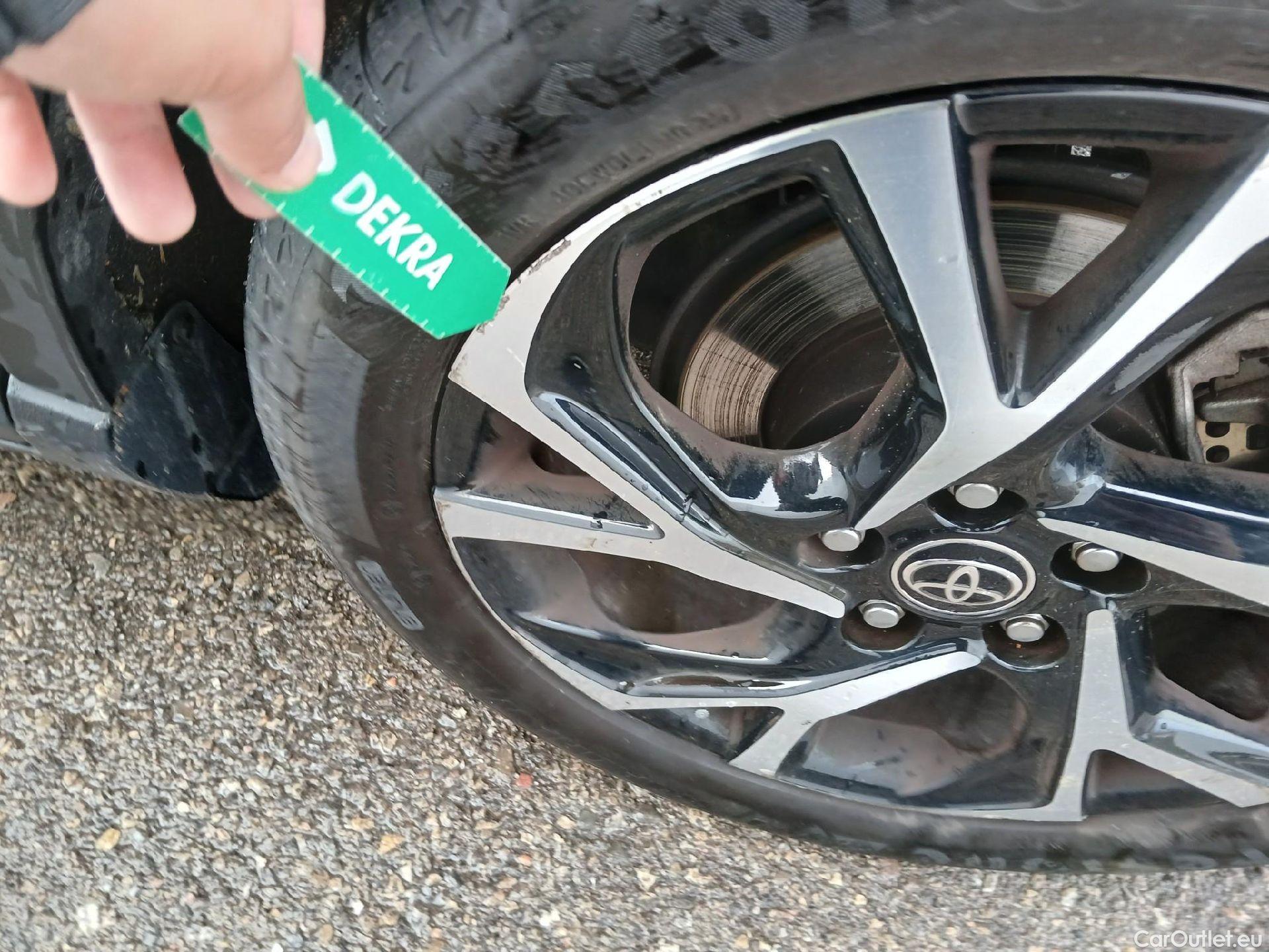  Toyota  C-HR TOYOTA  / 2019 / 5P / todoterreno 2.0 180H Advance #23