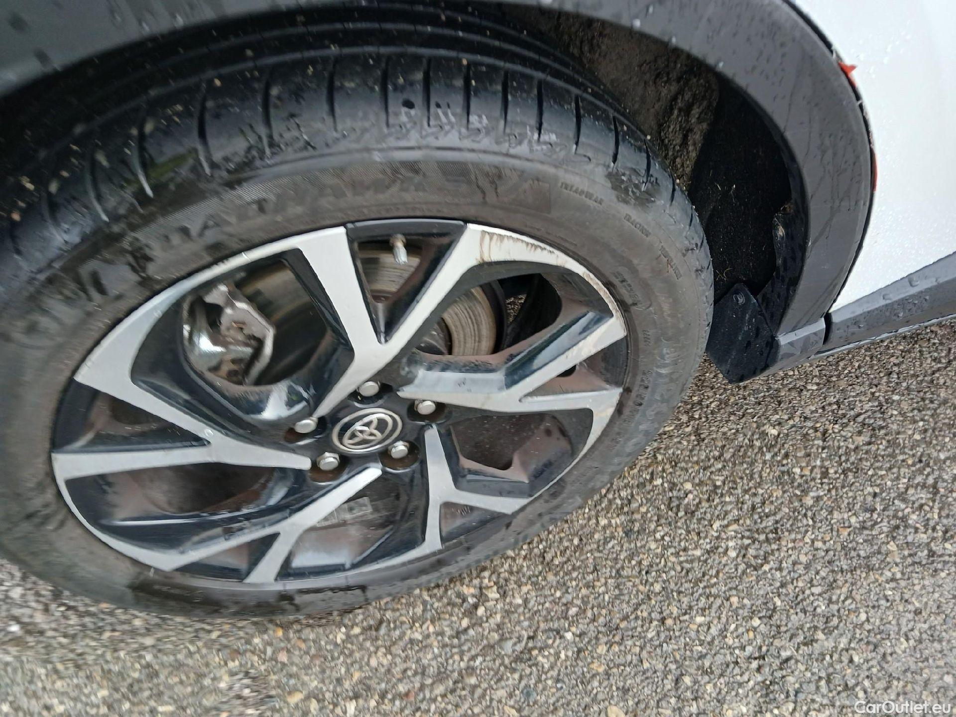  Toyota  C-HR TOYOTA  / 2019 / 5P / todoterreno 2.0 180H Advance #41