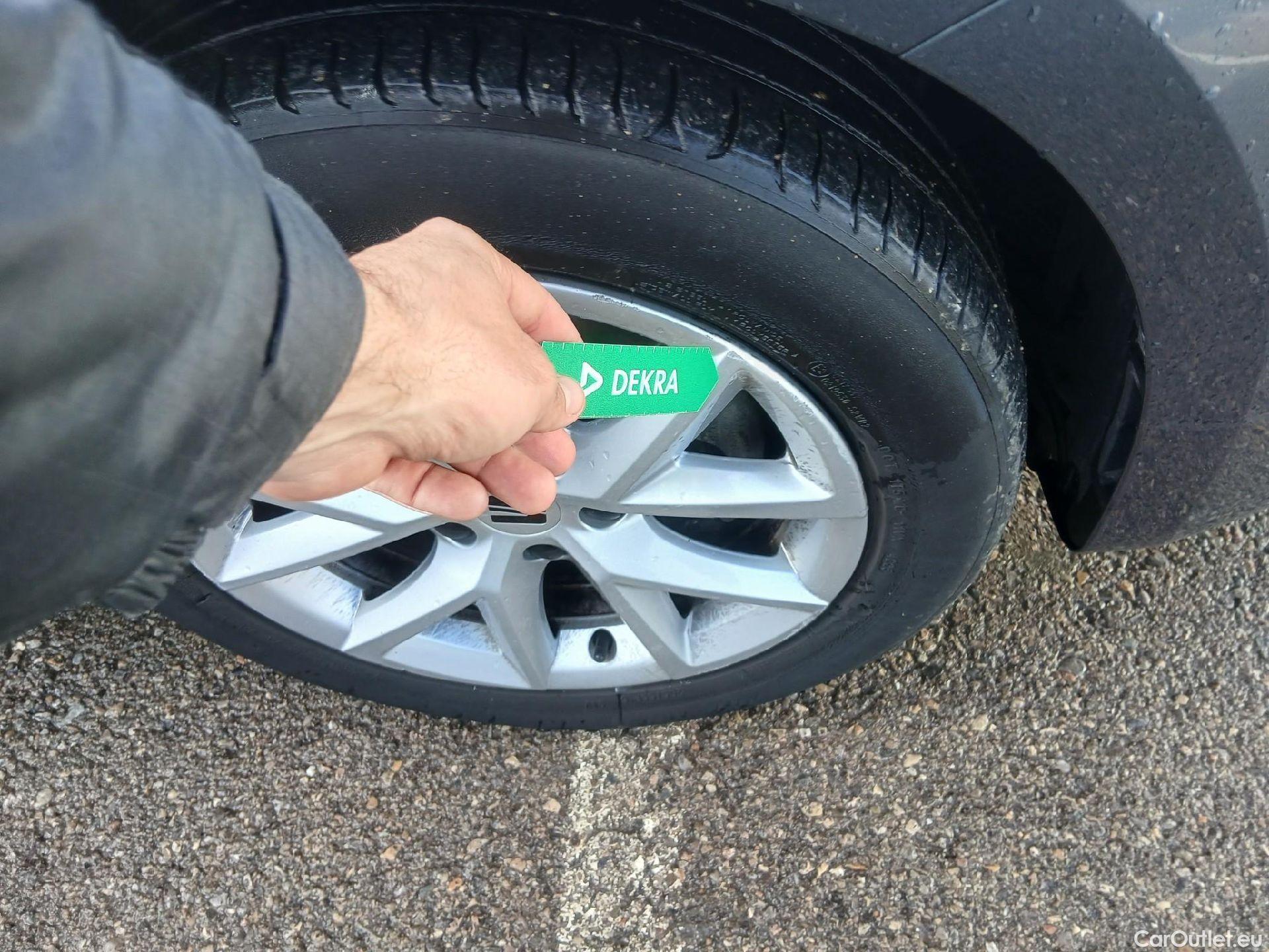  Land Rover  Discovery SEAT Nuevo León / 2020 / 5P / berlina con portón 2.0 TDI 85kW S&S Style Go (AC4) #34