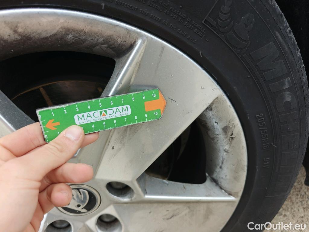  Skoda  Octavia SKODA  / 2016 / 5P / berlina con portón 1.6 TDI 85KW (115CV) Active #64