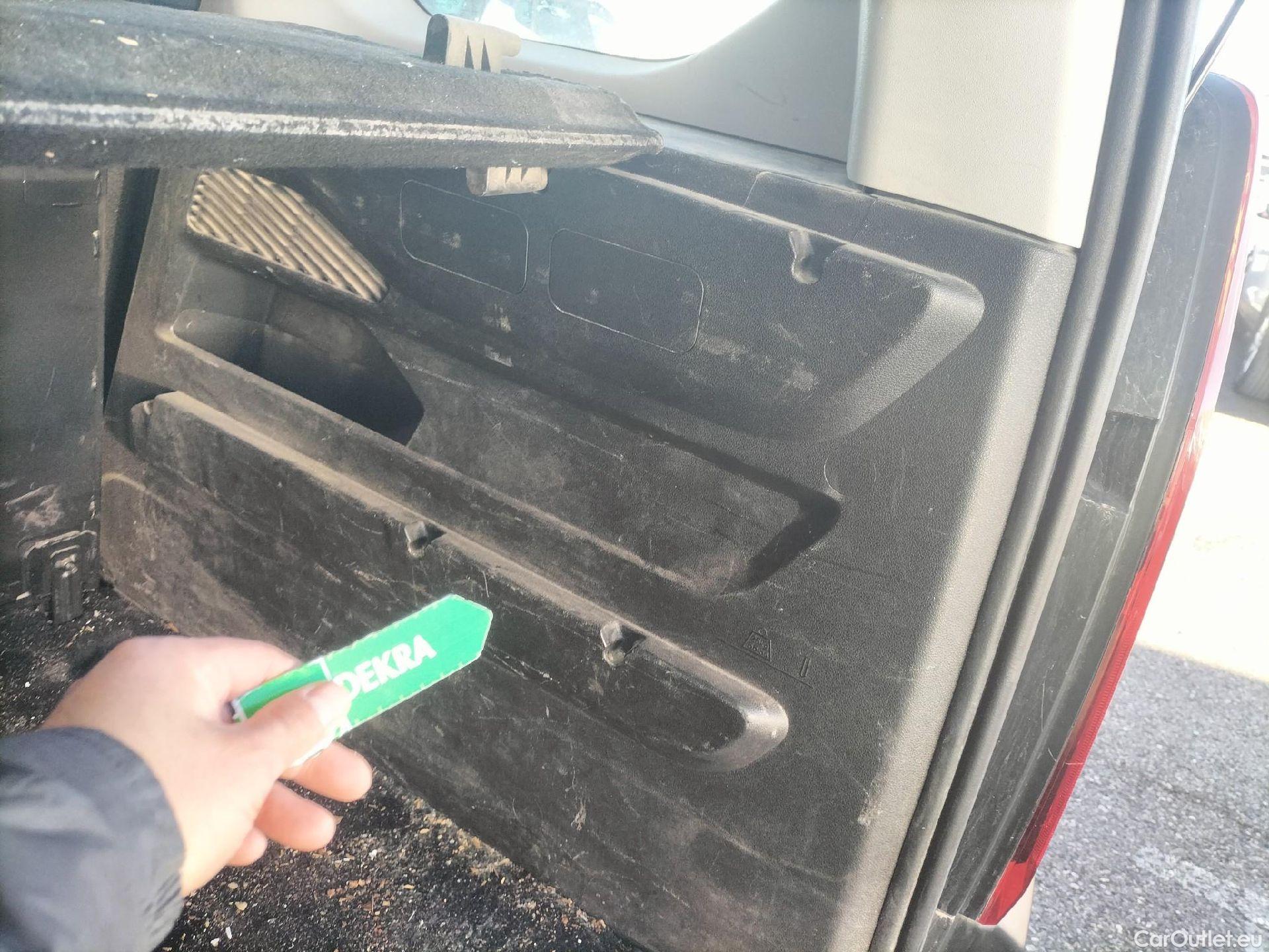  Land Rover  Discovery FIAT Doblò / 2022 / 5P / combi Combi (N1) BlueHDi 1.5 L 100CV (AC) #31