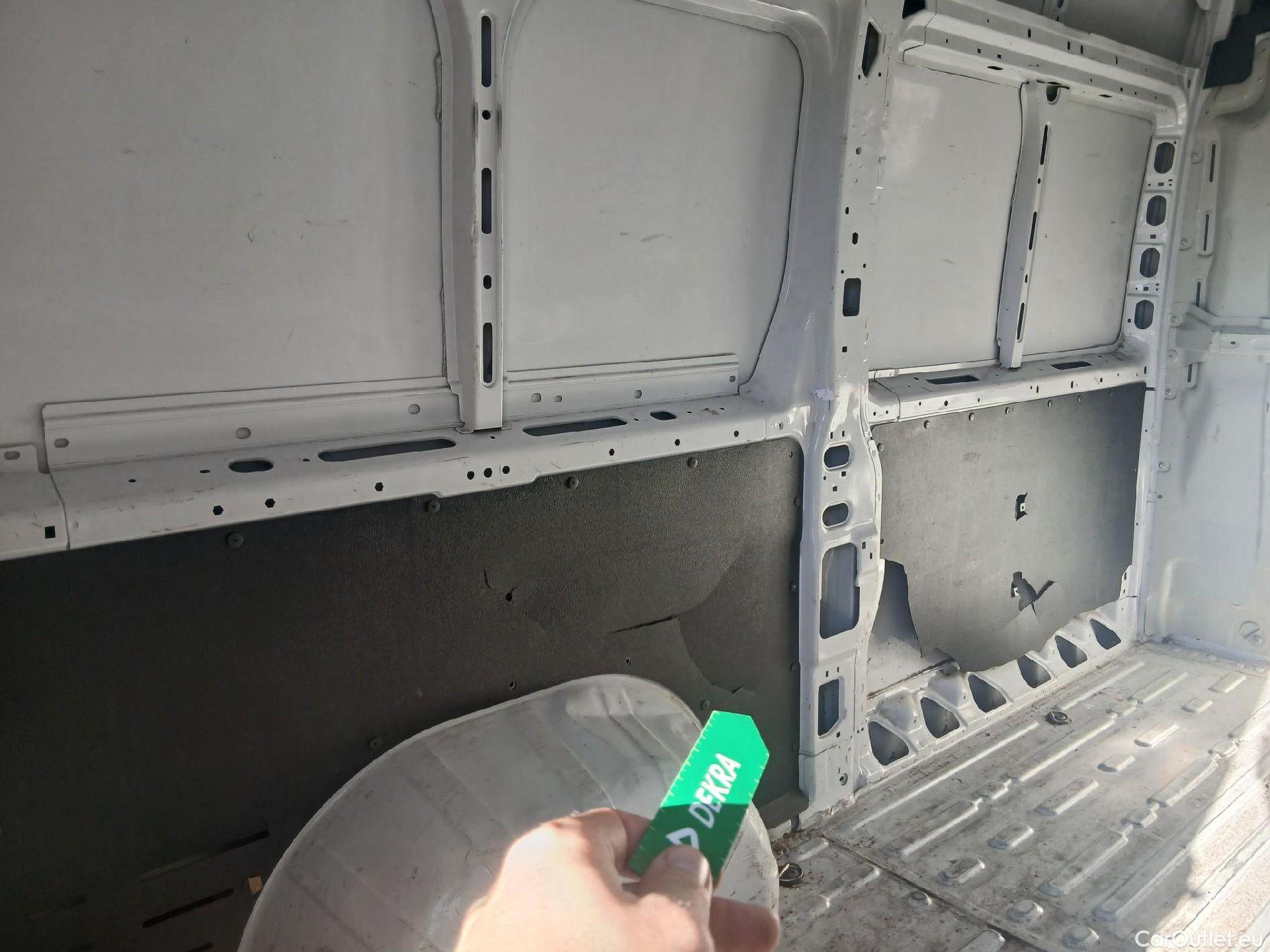  Fiat  Ducato FIAT  / 2014 / 4P / furgón 33 2.3 Multijet Furgón Medio Alto 96kW #54