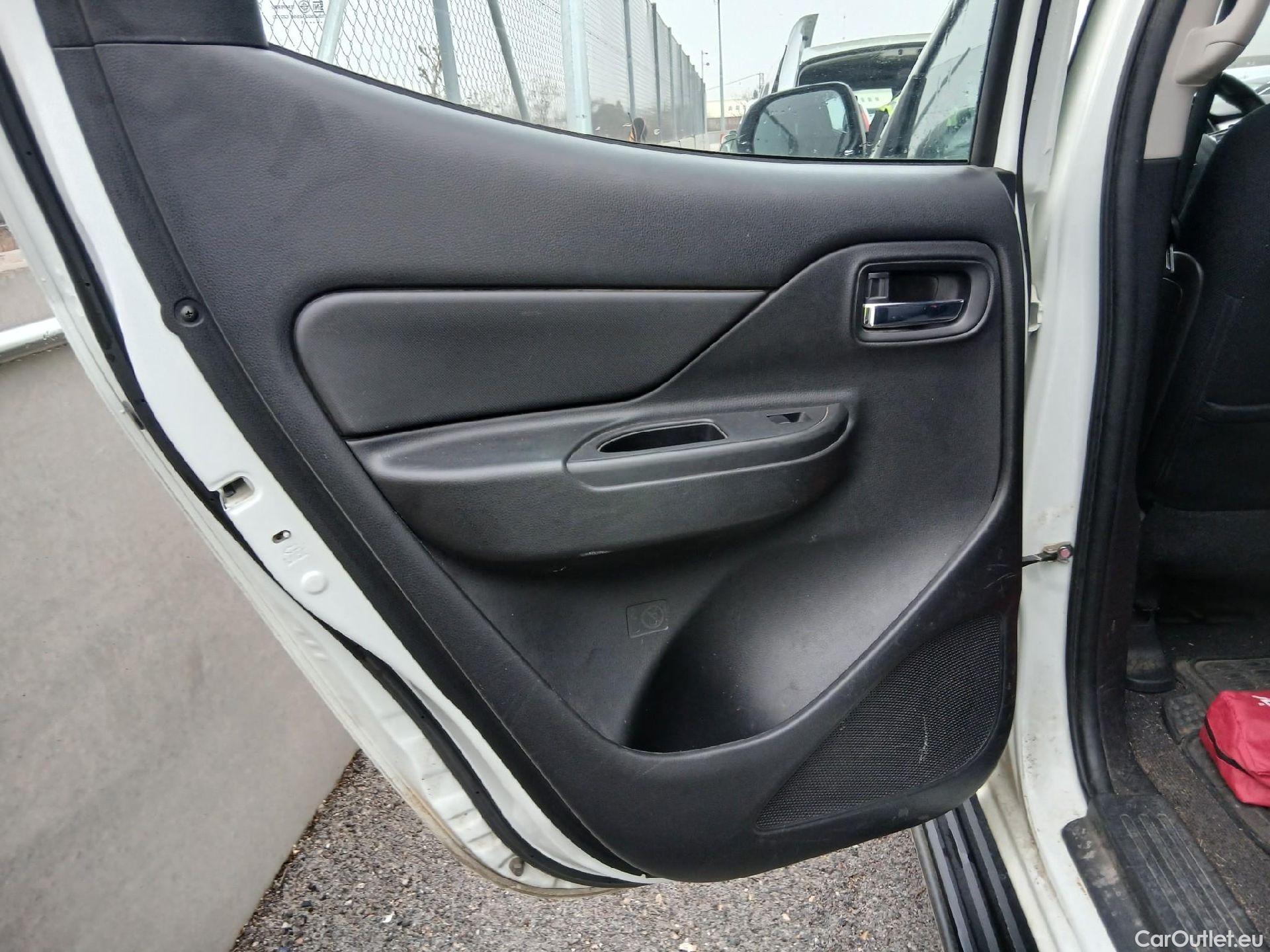  Mitsubishi  L200 MITSUBISHI  / 2019 / 4P / pickup doble cabina D/C 220 DI-D M-Pro #18