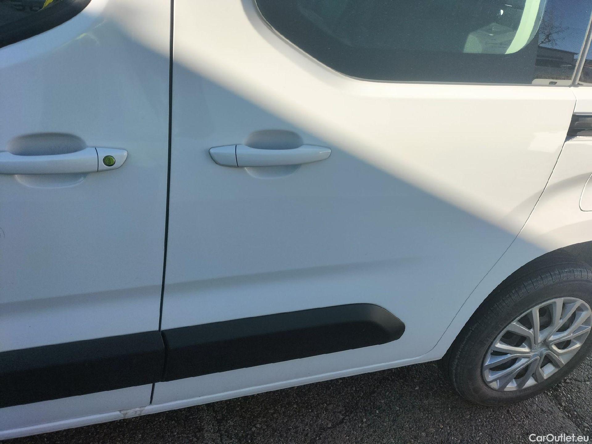  Land Rover  Discovery FIAT Doblò / 2022 / 5P / combi Combi (N1) BlueHDi 1.5 L 100CV (AC) #20