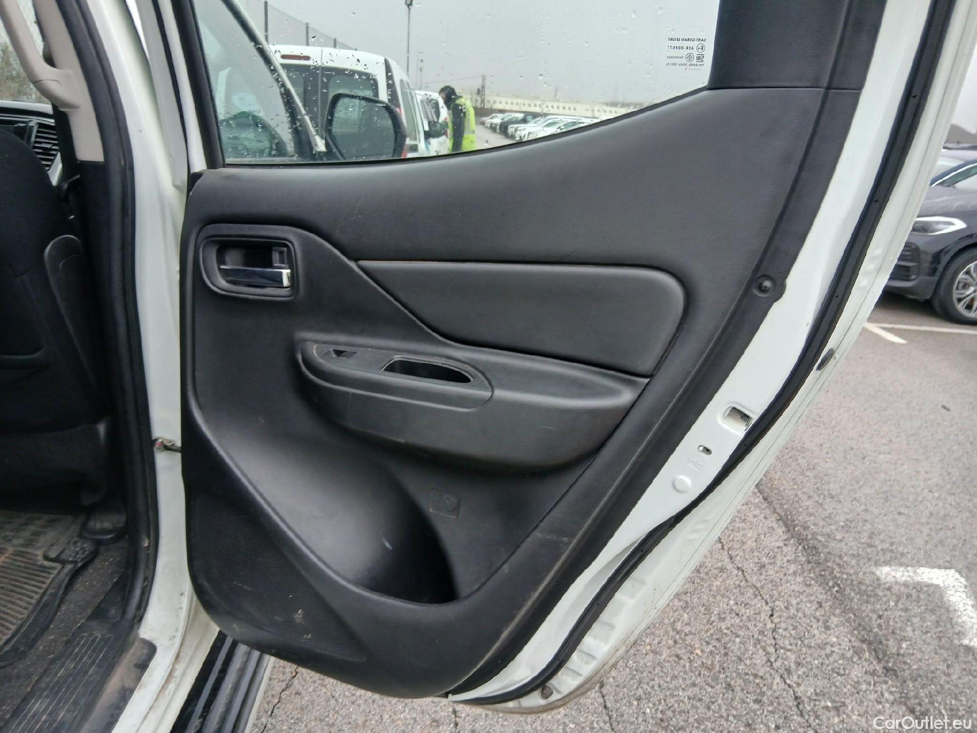  Mitsubishi  L200 MITSUBISHI  / 2019 / 4P / pickup doble cabina D/C 220 DI-D M-Pro #35