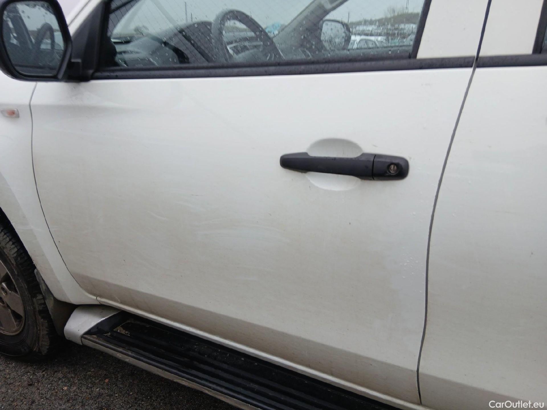  Mitsubishi  L200 MITSUBISHI  / 2019 / 4P / pickup doble cabina D/C 220 DI-D M-Pro #16