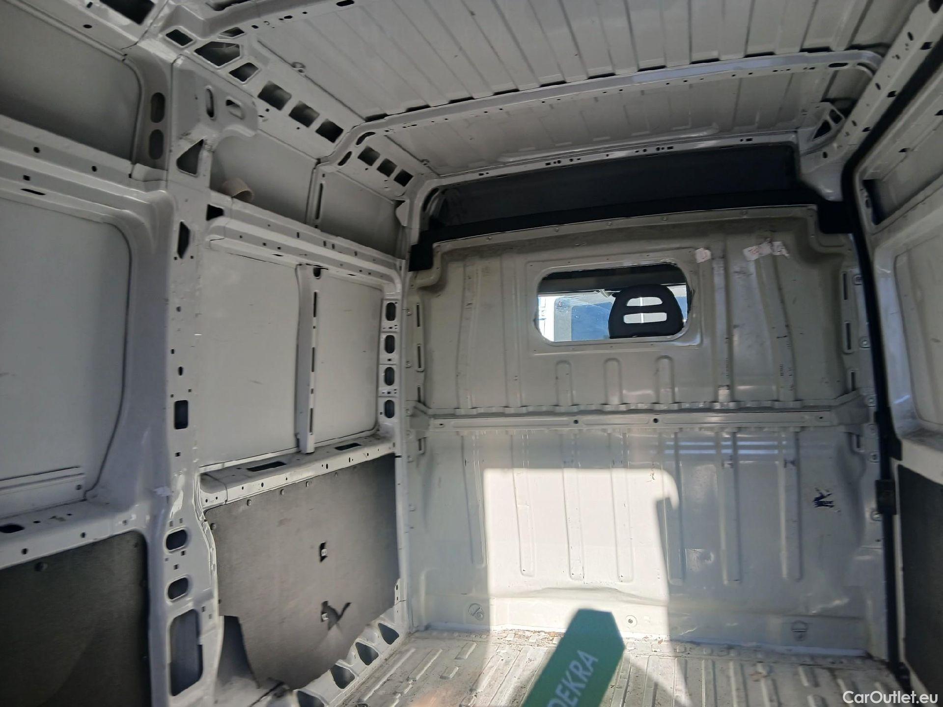  Fiat  Ducato FIAT  / 2014 / 4P / furgón 33 2.3 Multijet Furgón Medio Alto 96kW #55