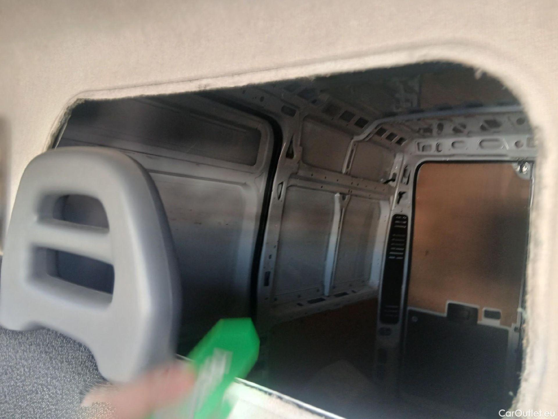  Fiat  Ducato FIAT  / 2014 / 4P / furgón 33 2.3 Multijet Furgón Medio Alto 96kW #47