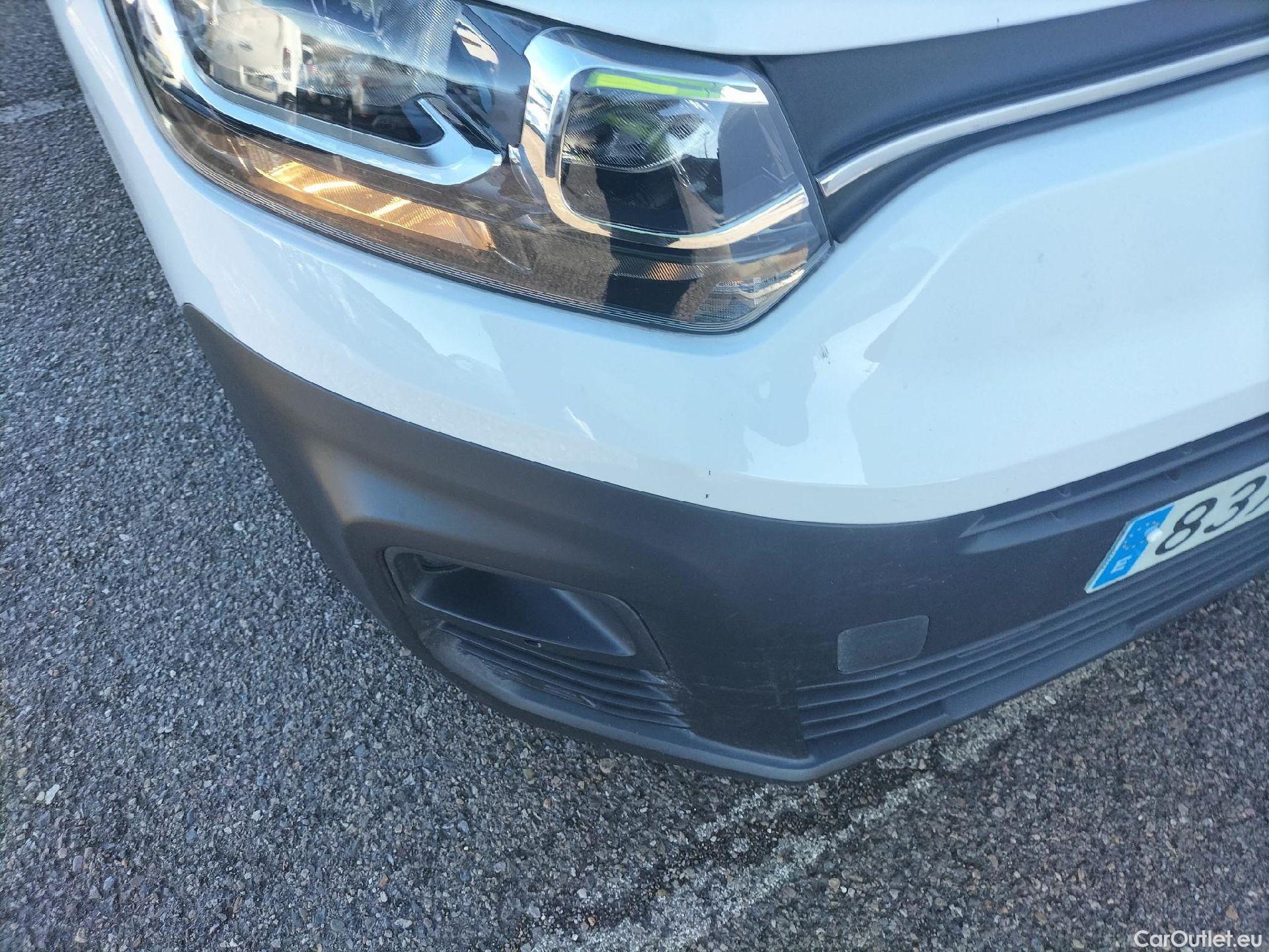  Land Rover  Discovery FIAT Doblò / 2022 / 5P / combi Combi (N1) BlueHDi 1.5 L 100CV (AC) #4