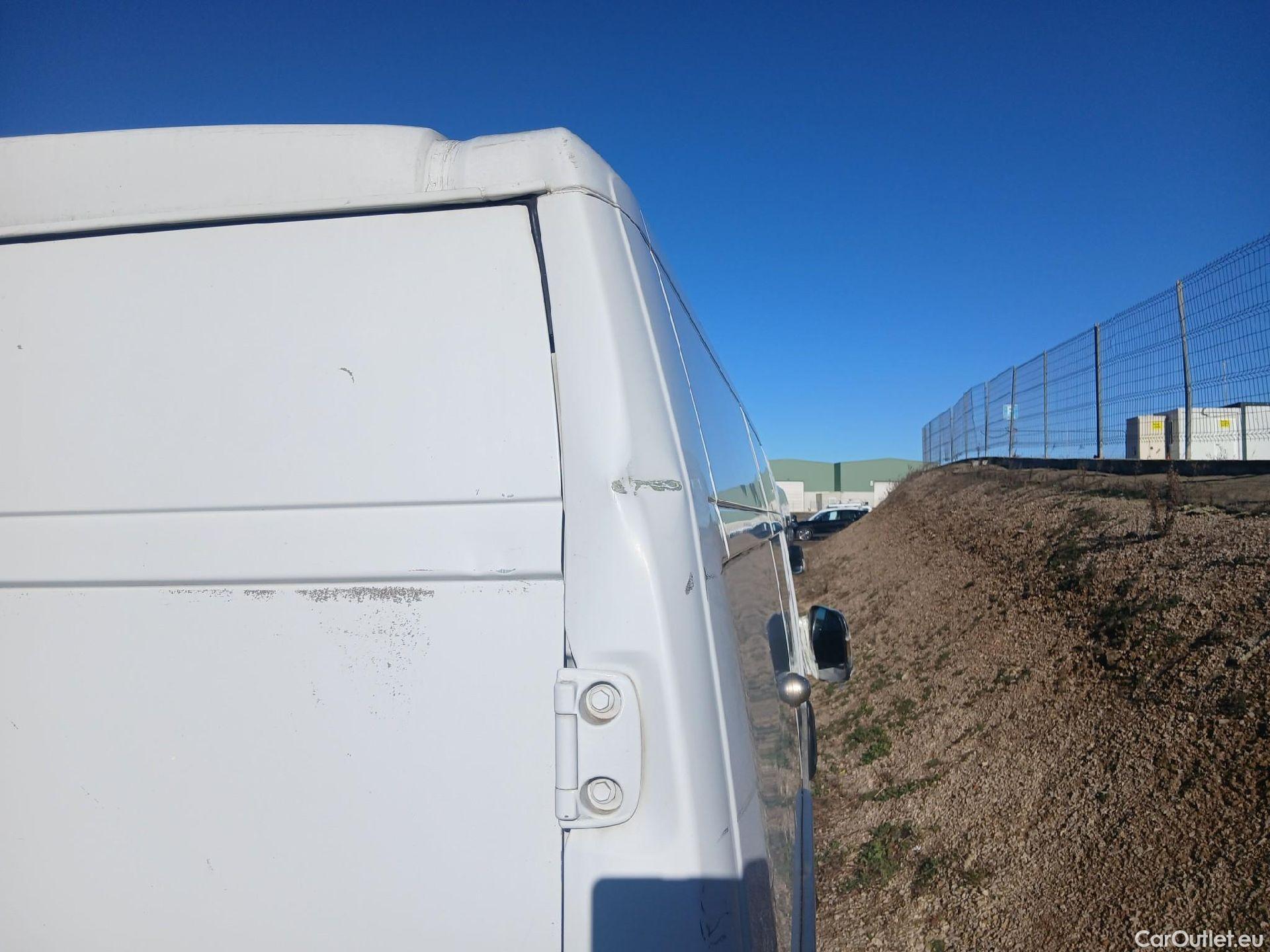  Fiat  Ducato FIAT  / 2014 / 4P / furgón 33 2.3 Multijet Furgón Medio Alto 96kW #59