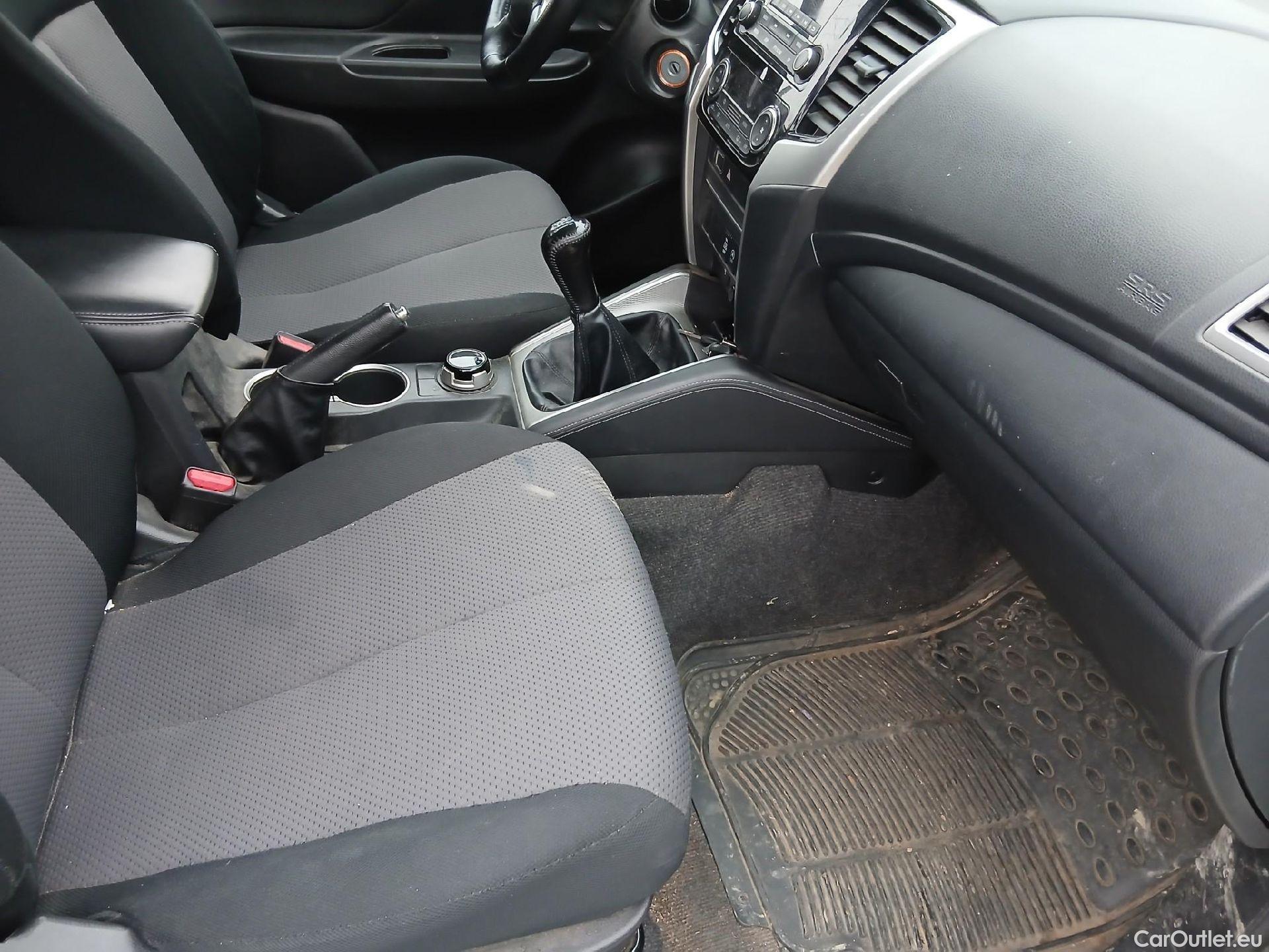  Mitsubishi  L200 MITSUBISHI  / 2019 / 4P / pickup doble cabina D/C 220 DI-D M-Pro #36