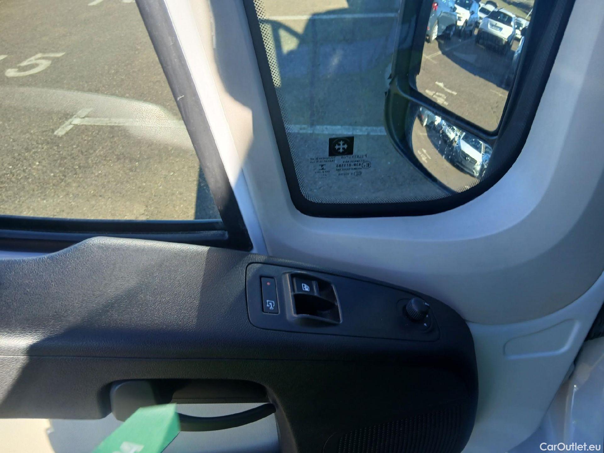  Fiat  Ducato FIAT  / 2014 / 4P / furgón 33 2.3 Multijet Furgón Medio Alto 96kW #46