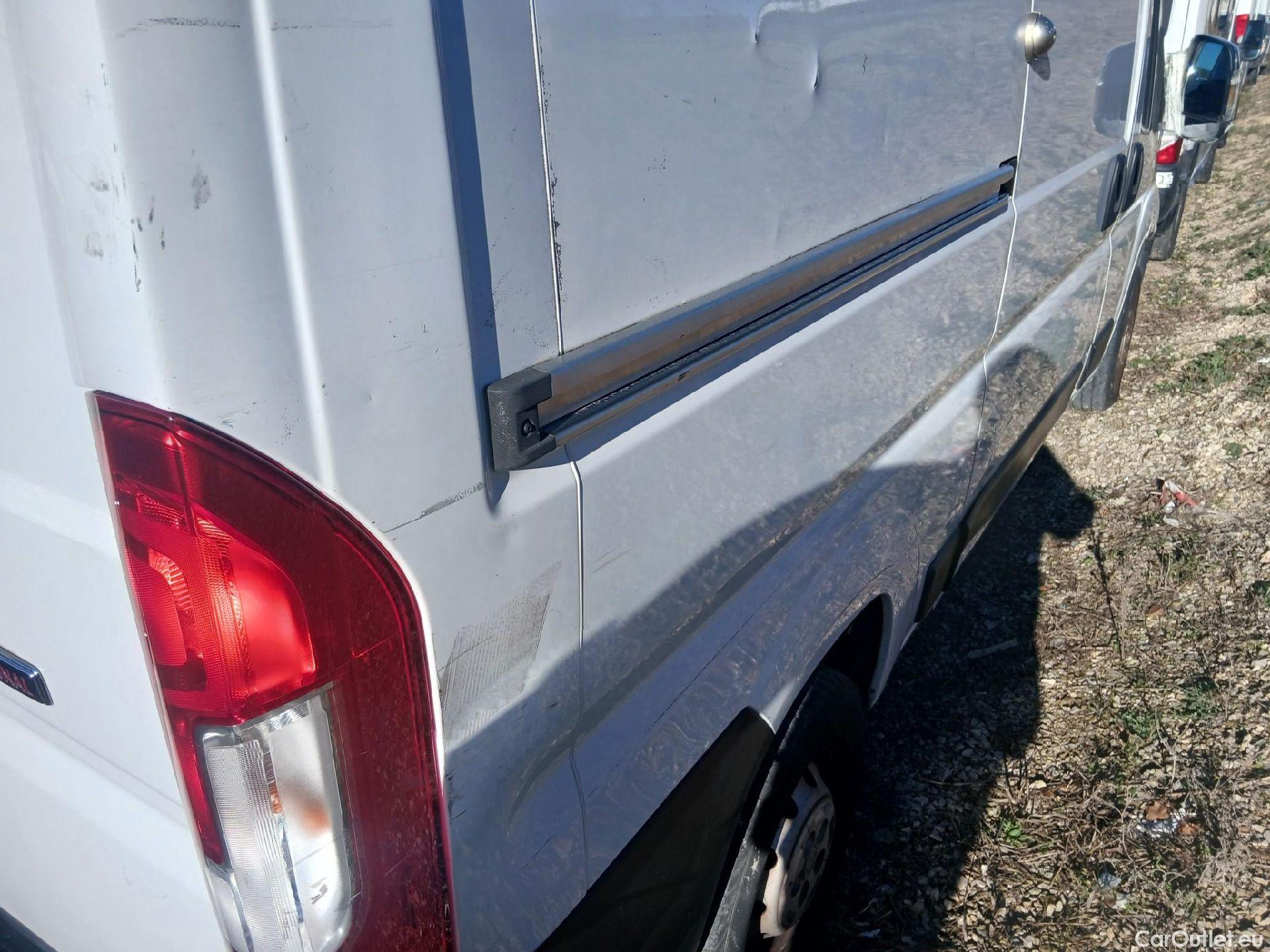  Fiat  Ducato FIAT  / 2014 / 4P / furgón 33 2.3 Multijet Furgón Medio Alto 96kW #28