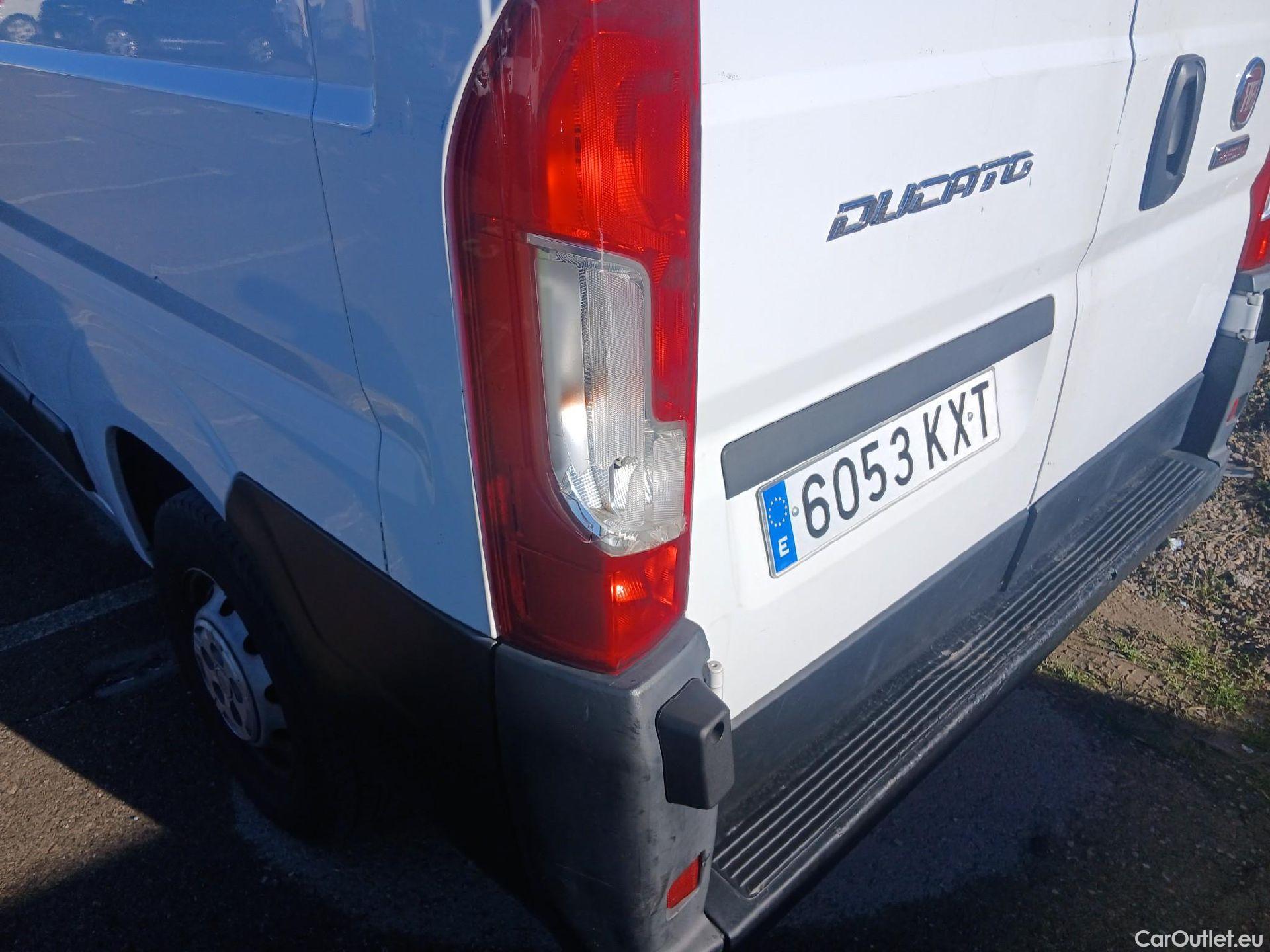  Fiat  Ducato FIAT  / 2014 / 4P / furgón 33 2.3 Multijet Furgón Medio Alto 96kW #19