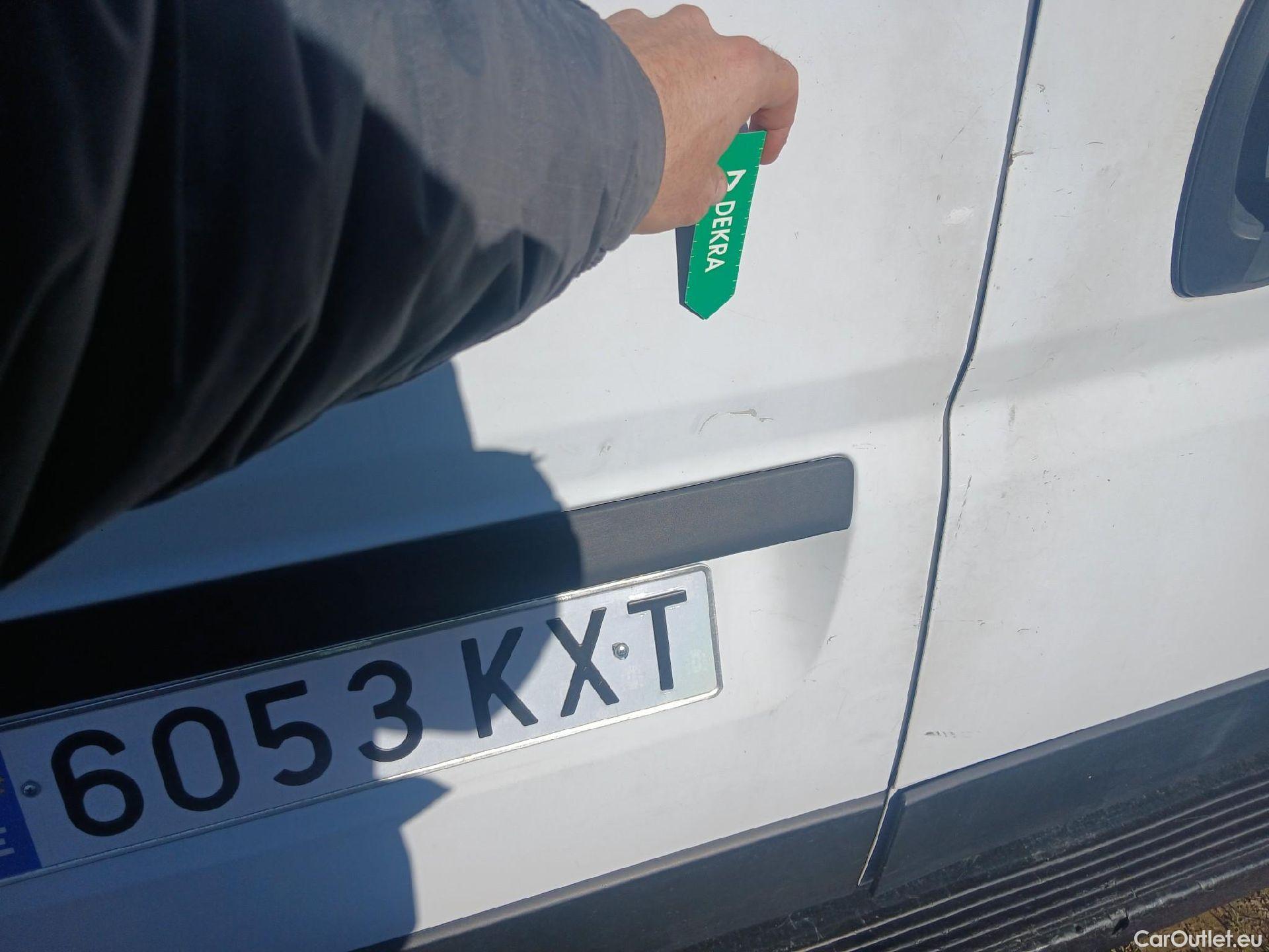  Fiat  Ducato FIAT  / 2014 / 4P / furgón 33 2.3 Multijet Furgón Medio Alto 96kW #24