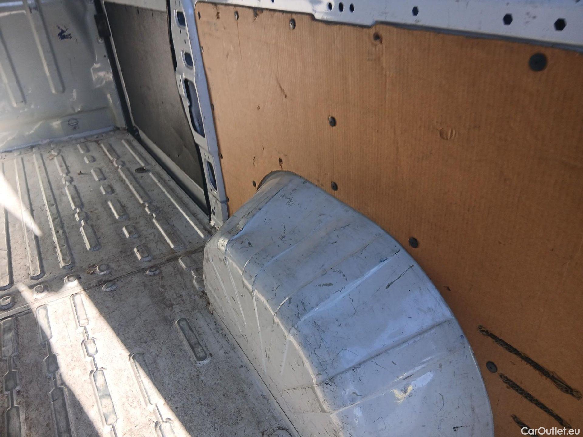  Fiat  Ducato FIAT  / 2014 / 4P / furgón 33 2.3 Multijet Furgón Medio Alto 96kW #53