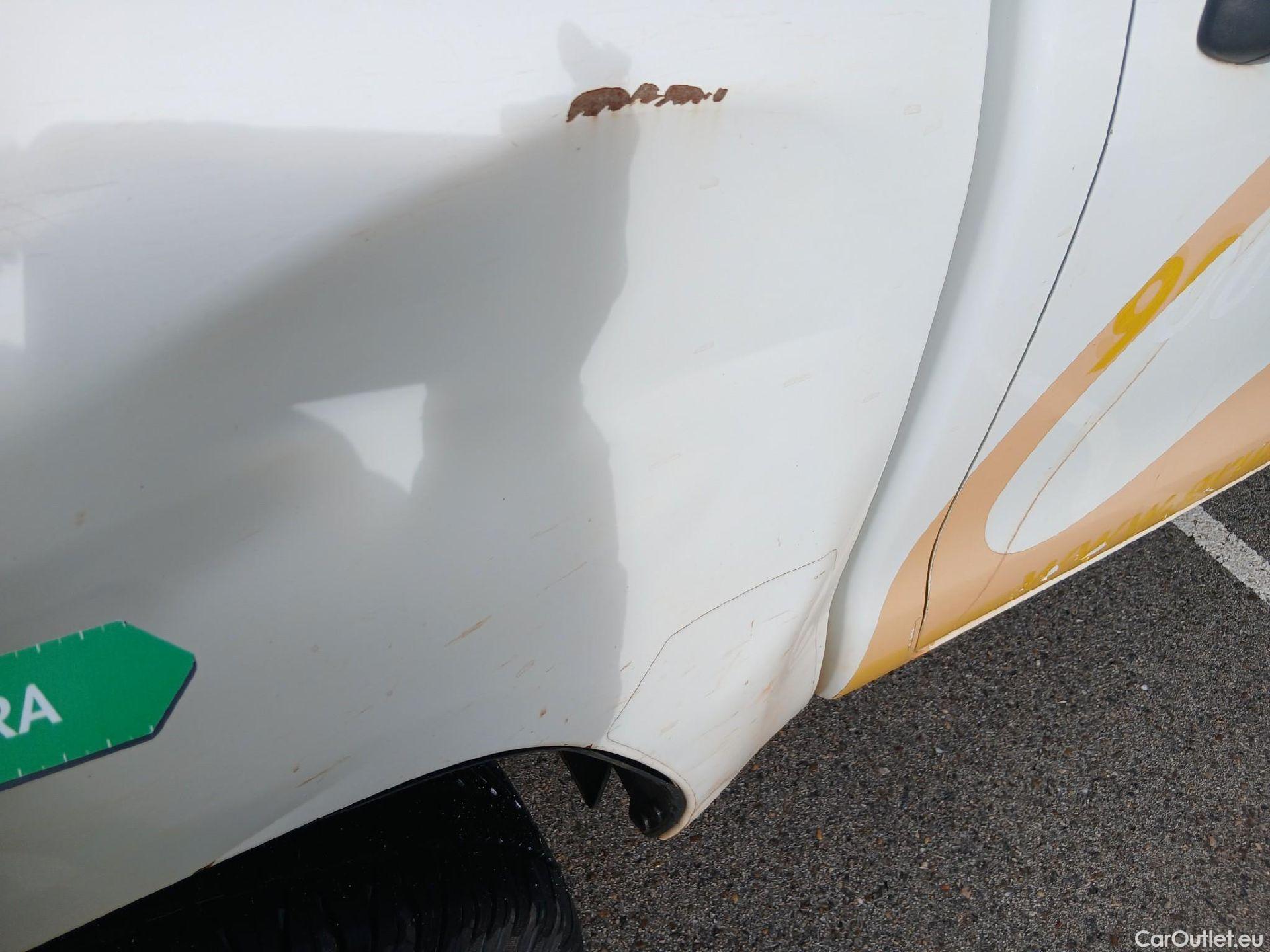  Toyota  Hilux TOYOTA  / 2016 / 4P / pickup 2.4 D-4D Cabina Doble GX #27