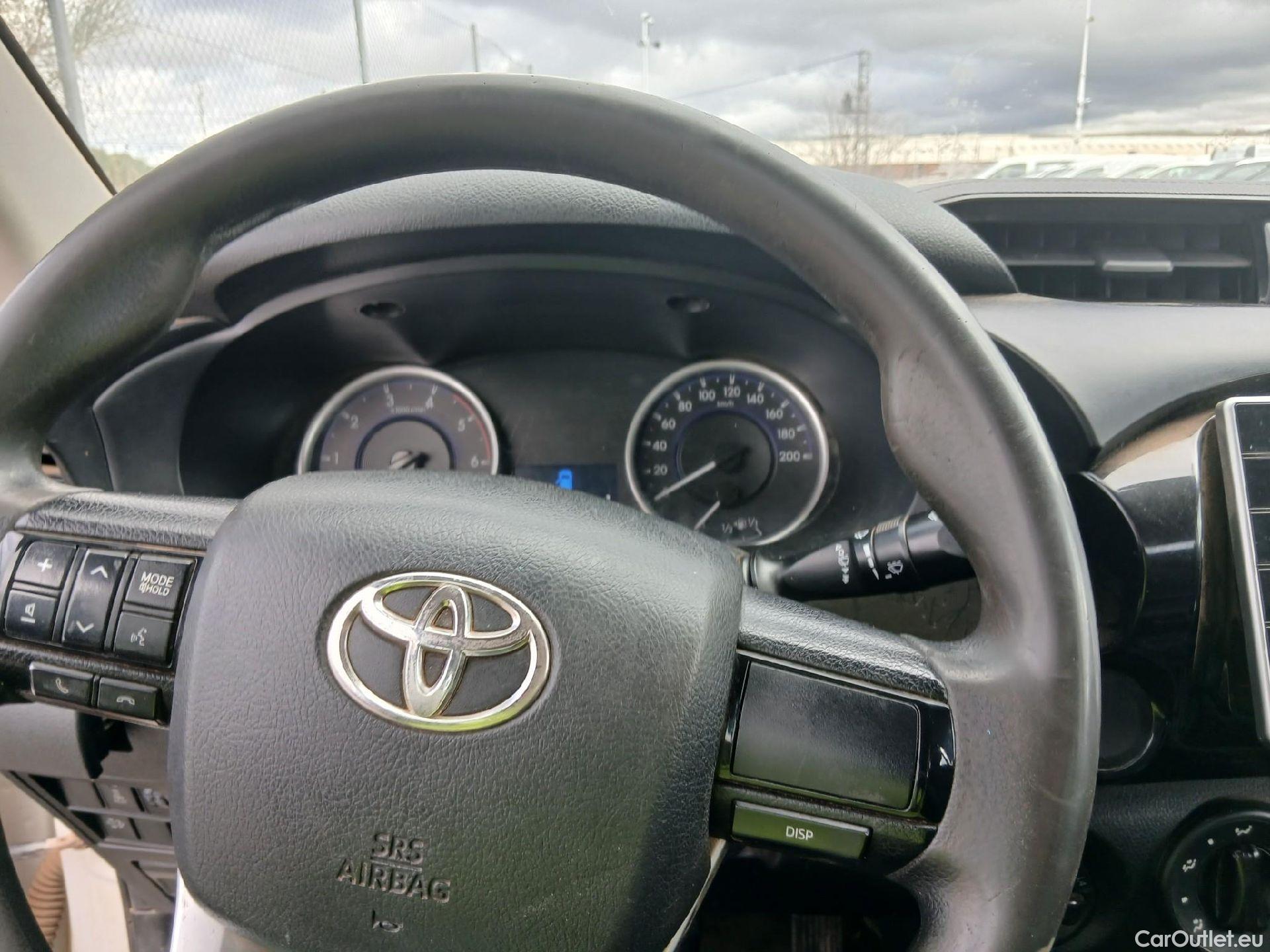  Toyota  Hilux TOYOTA  / 2016 / 4P / pickup 2.4 D-4D Cabina Doble GX #38