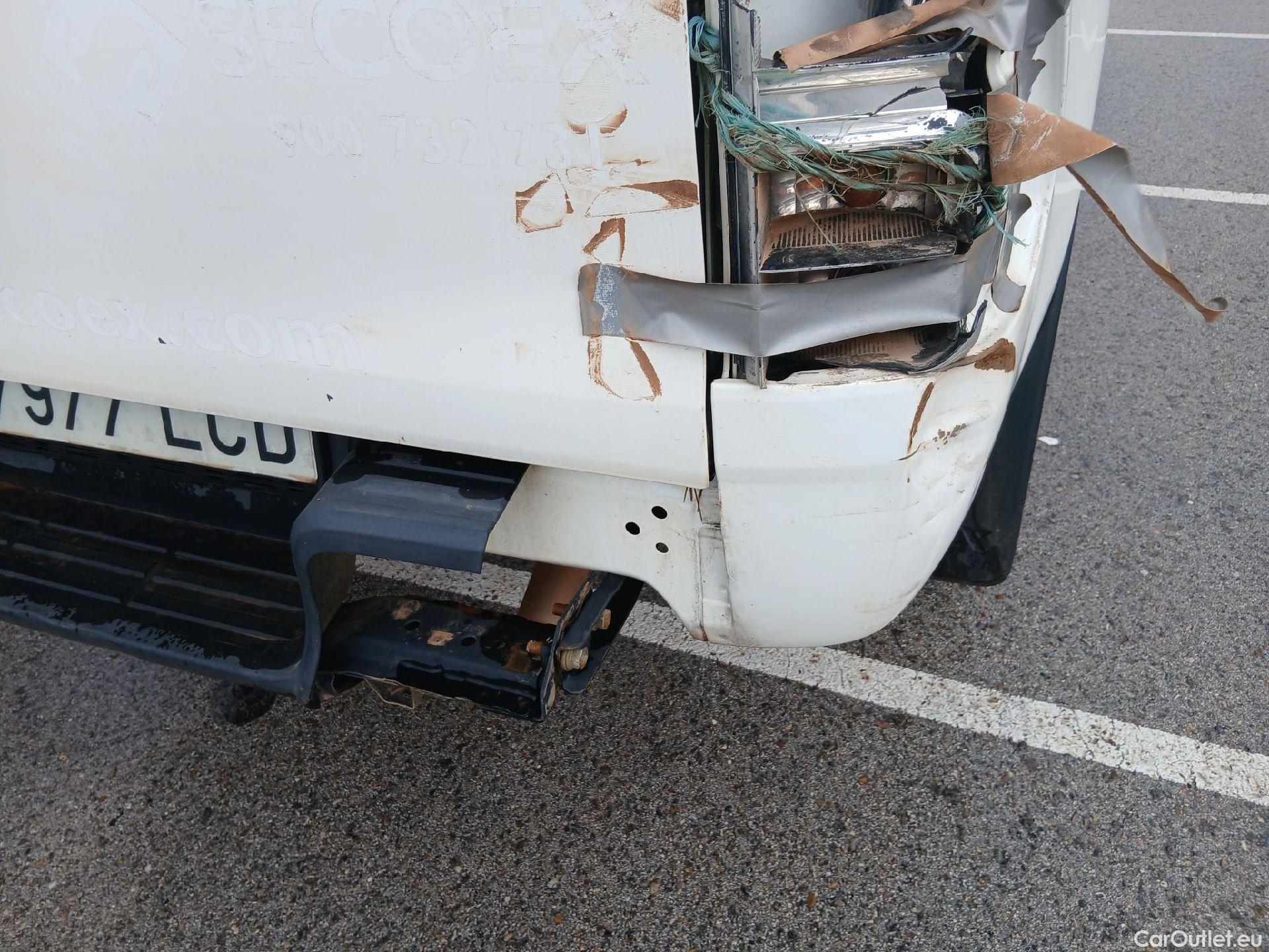  Toyota  Hilux TOYOTA  / 2016 / 4P / pickup 2.4 D-4D Cabina Doble GX #25