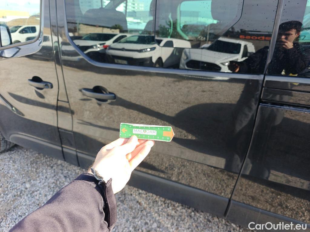  Renault  Trafic RENAULT  / 2021 / 5P / monovolumen Combi Passenger Largo Ener Blue dCi 81kW #61