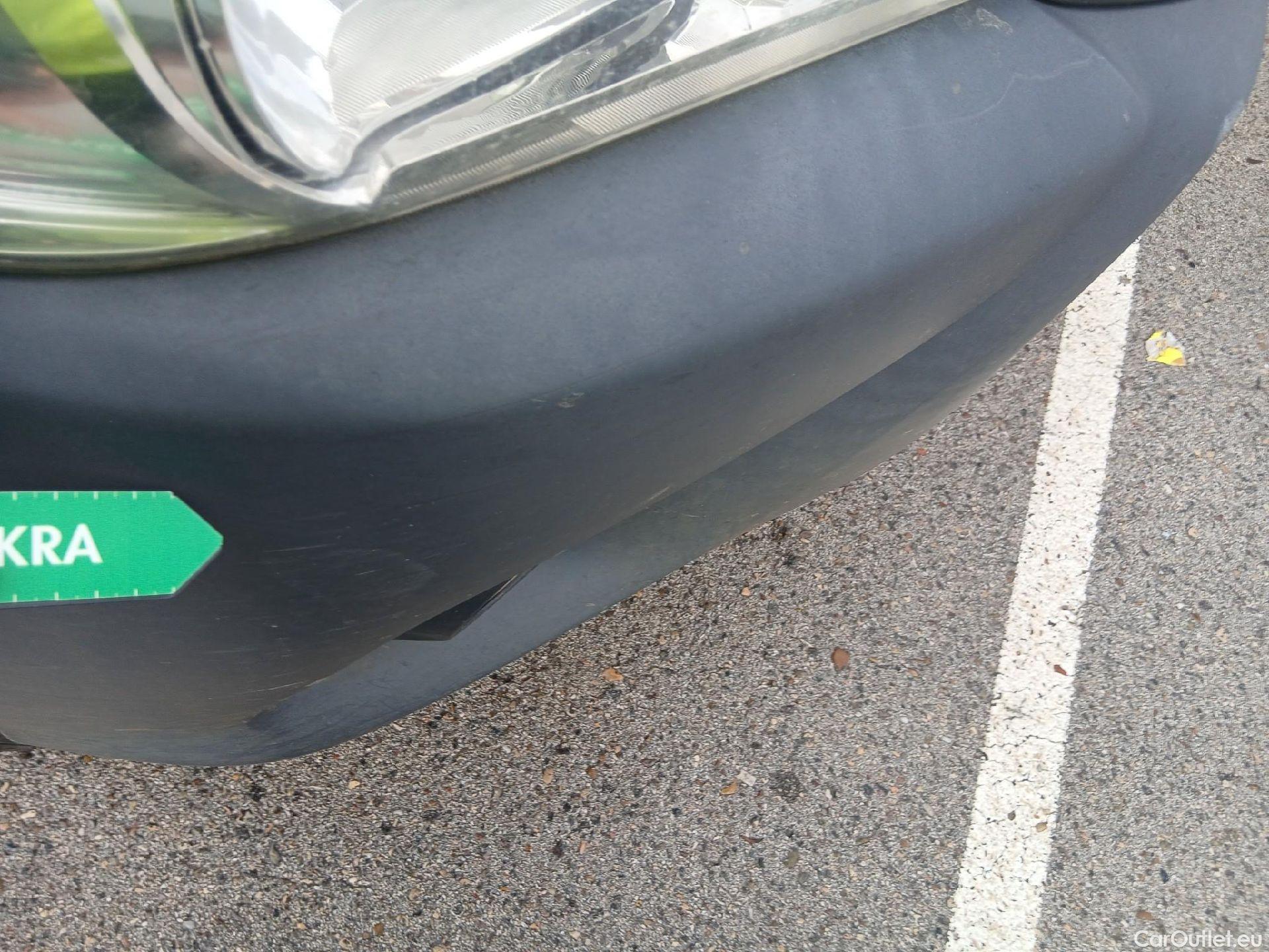  Toyota  Hilux TOYOTA  / 2016 / 4P / pickup 2.4 D-4D Cabina Doble GX #14