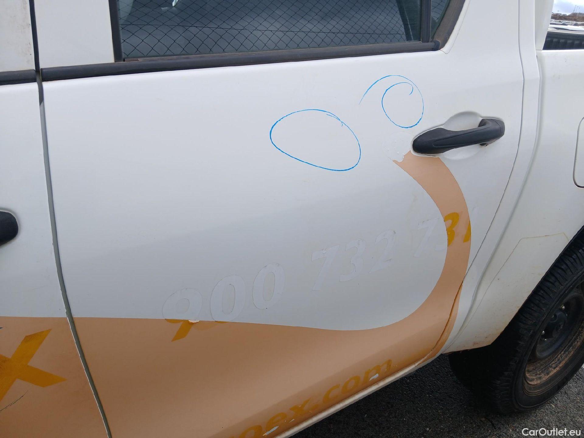  Toyota  Hilux TOYOTA  / 2016 / 4P / pickup 2.4 D-4D Cabina Doble GX #17