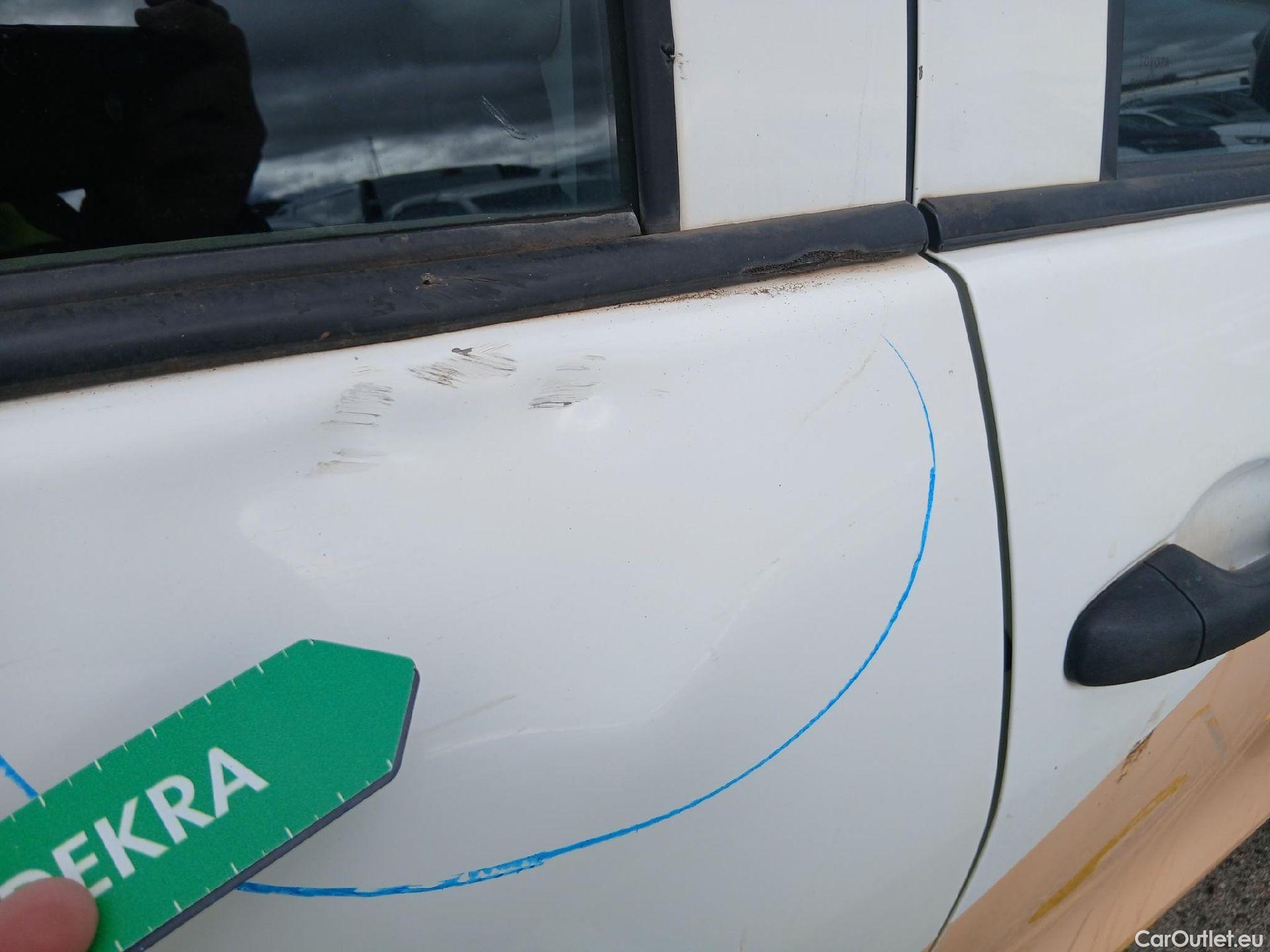  Toyota  Hilux TOYOTA  / 2016 / 4P / pickup 2.4 D-4D Cabina Doble GX #29