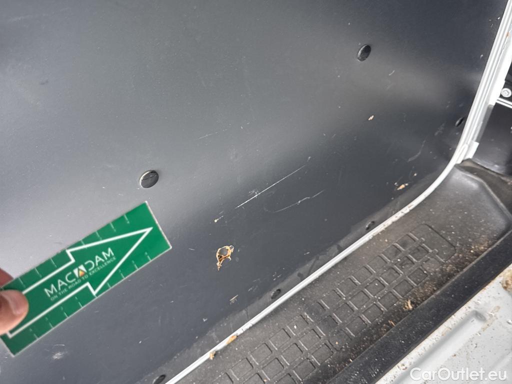  Opel  Vivaro OPEL  / 2019 / 4P / furgón 1.5 Diésel 74kW(100CV)M Std Exp #28