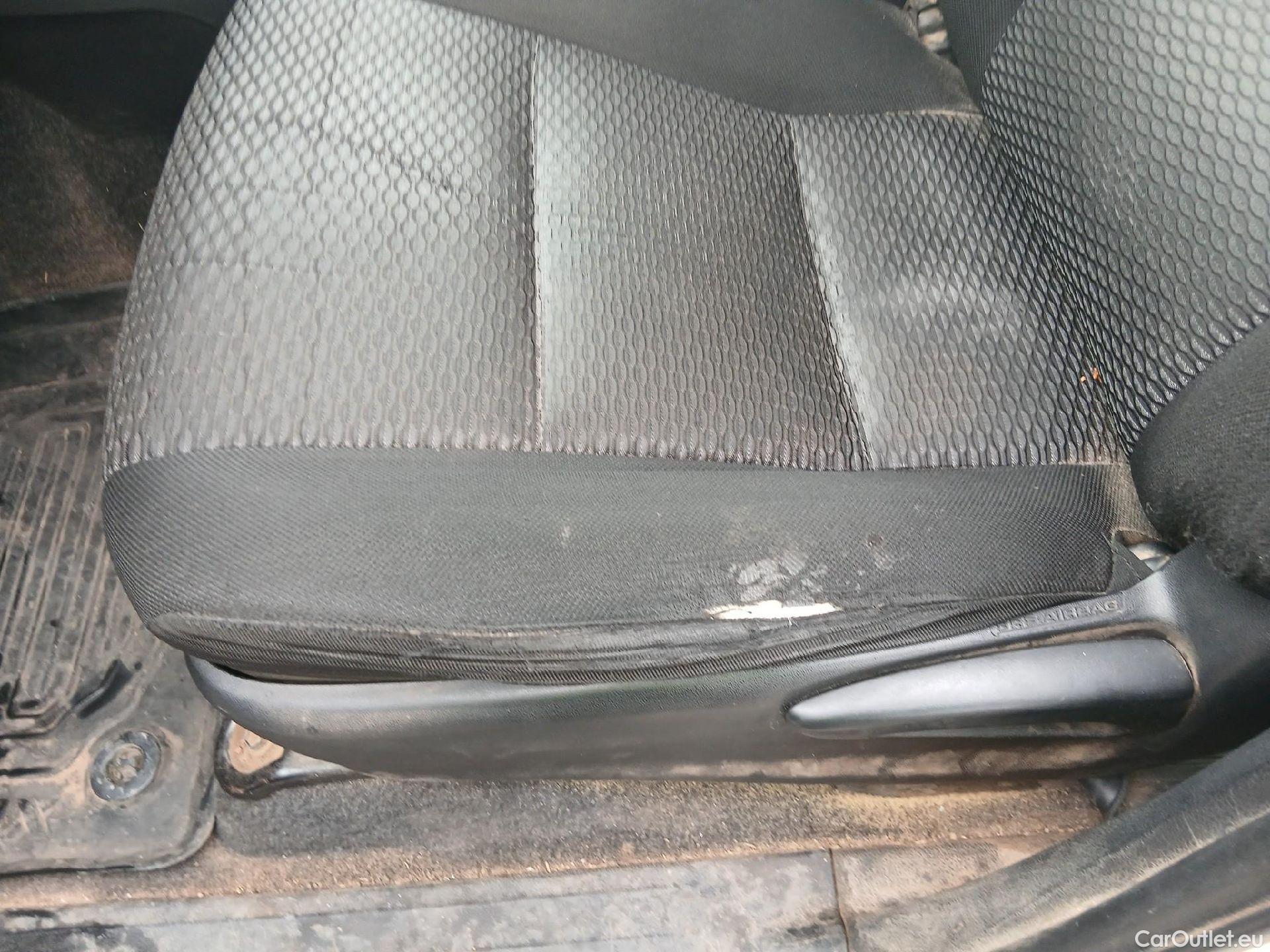  Toyota  Hilux TOYOTA  / 2016 / 4P / pickup 2.4 D-4D Cabina Doble GX #2