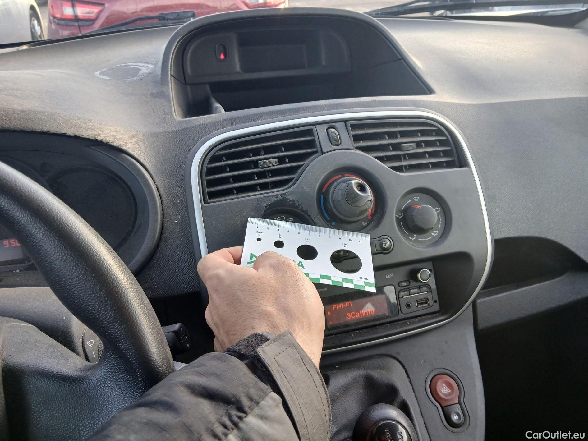  Renault  Kangoo RENAULT  Combi / 2013 / 4P / combi Profesional M1-AF En. dCi 66kW (90CV) E6 #48