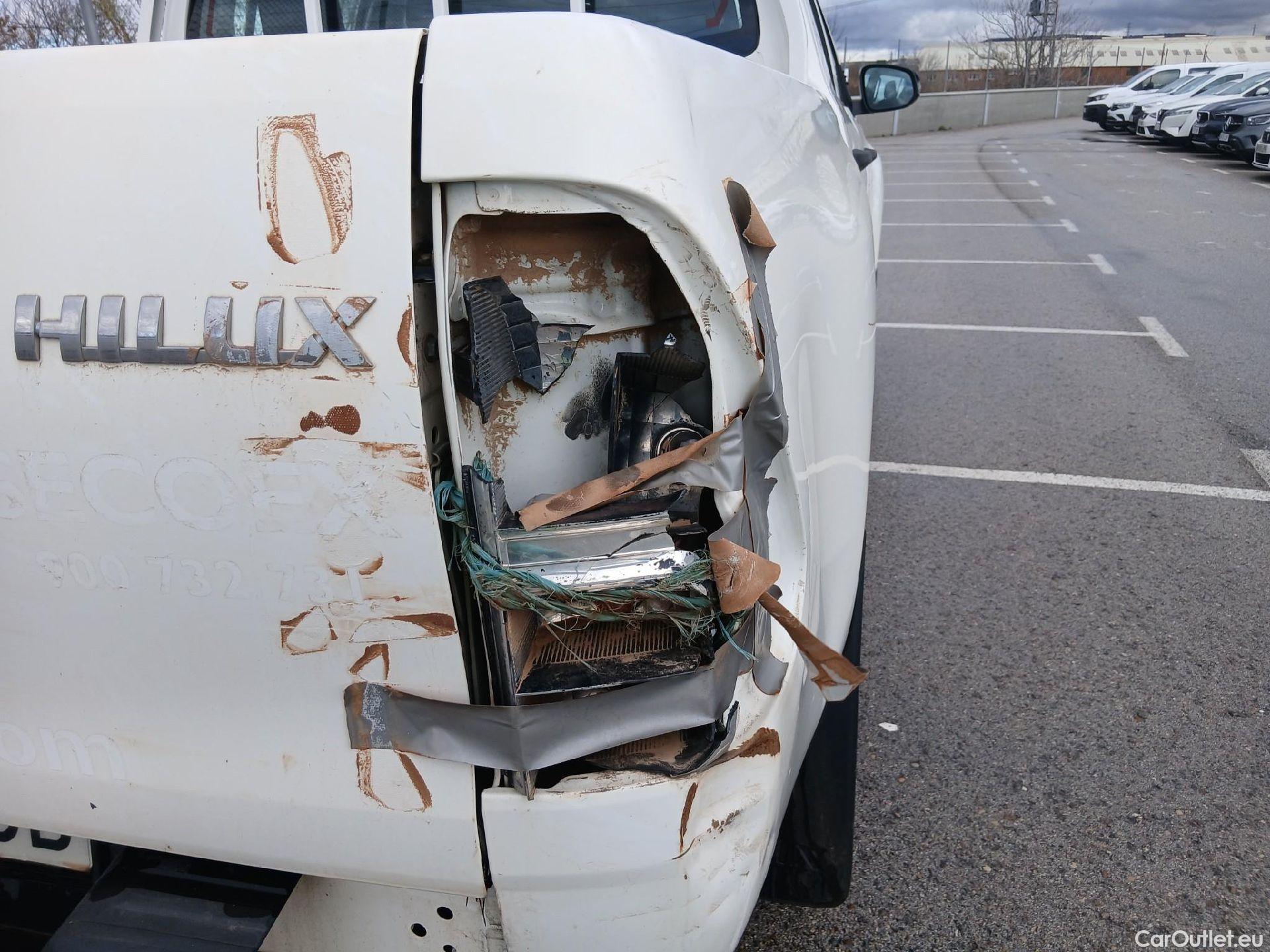  Toyota  Hilux TOYOTA  / 2016 / 4P / pickup 2.4 D-4D Cabina Doble GX #23