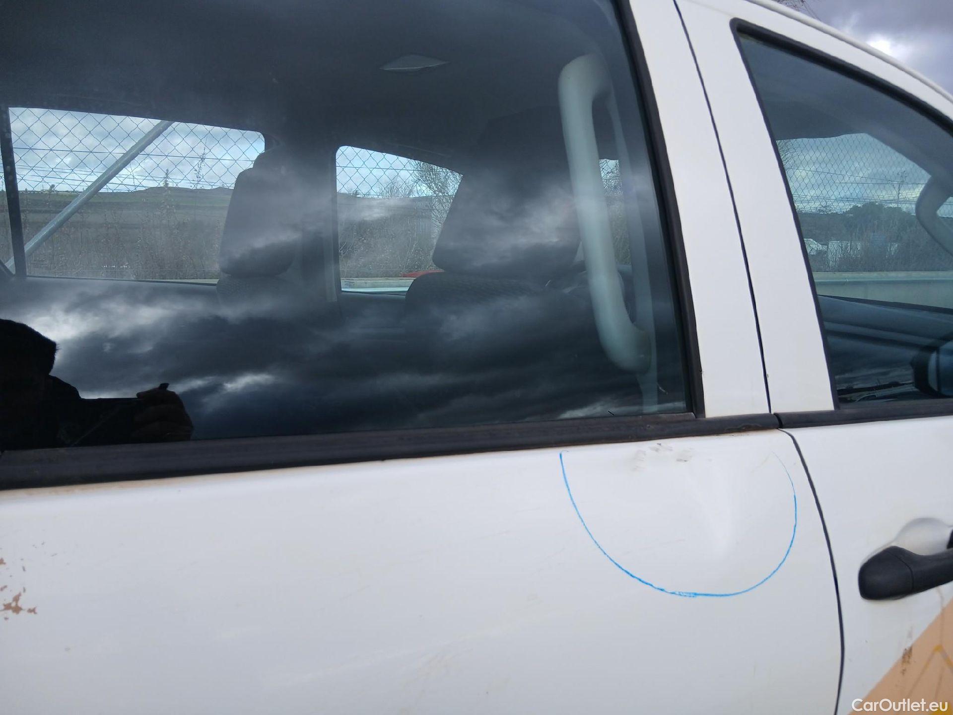  Toyota  Hilux TOYOTA  / 2016 / 4P / pickup 2.4 D-4D Cabina Doble GX #33