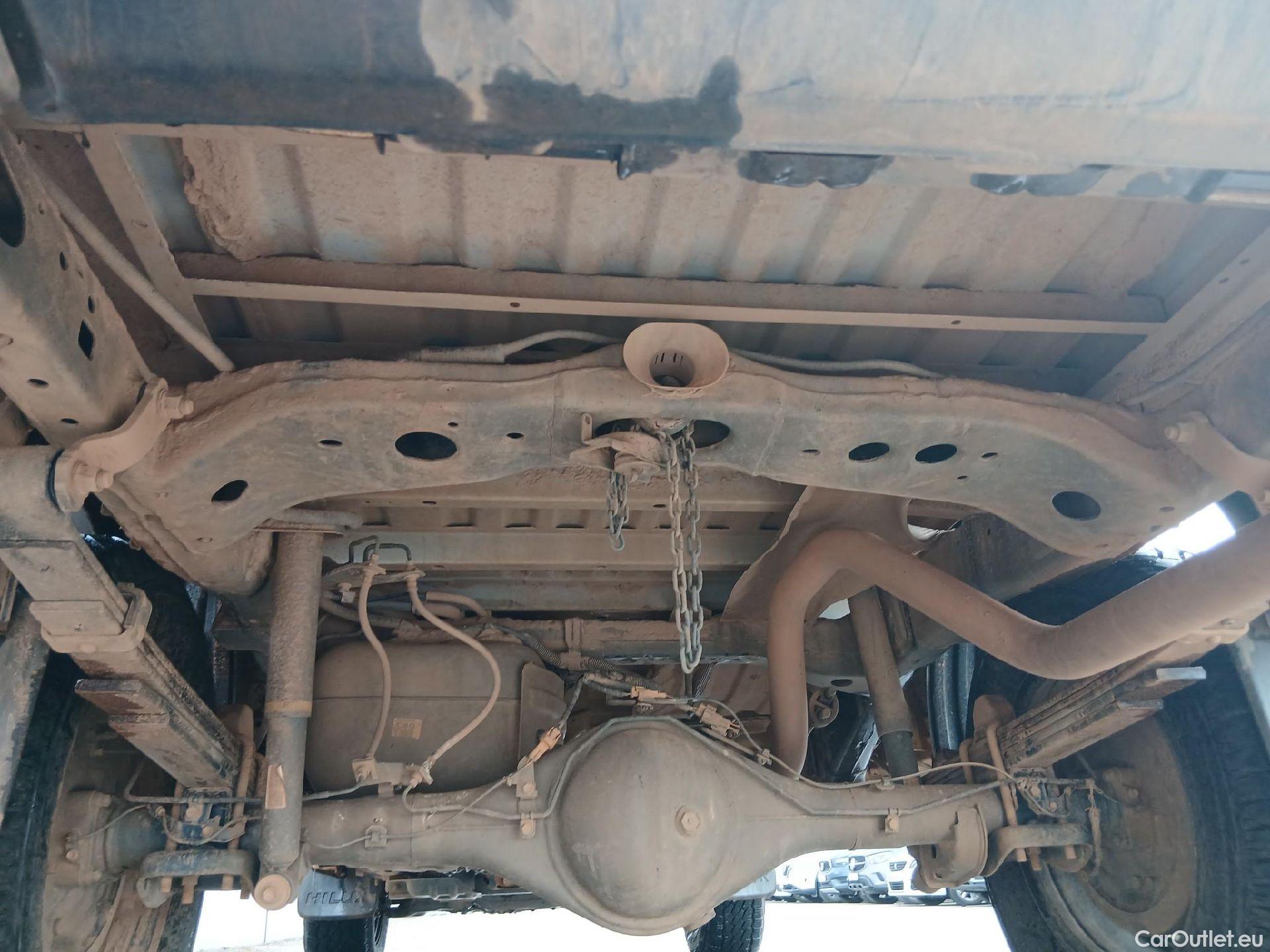  Toyota  Hilux TOYOTA  / 2016 / 4P / pickup 2.4 D-4D Cabina Doble GX #7