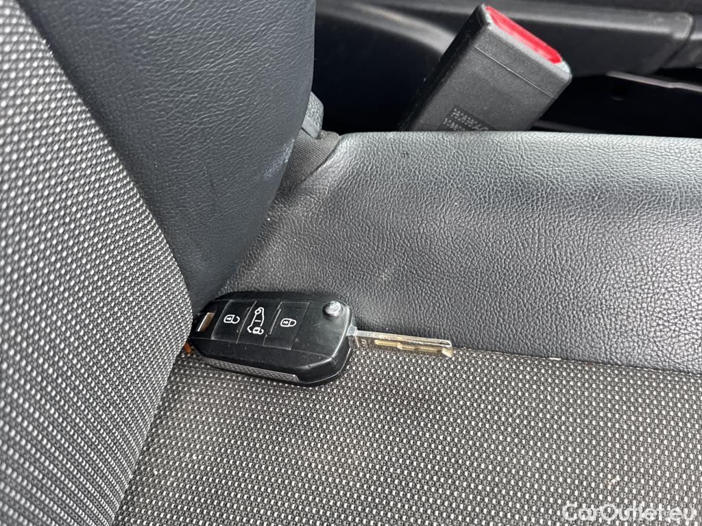  Opel  Vivaro OPEL  / 2019 / 4P / furgón 1.5 Diésel 74kW(100CV)M Std Exp #26